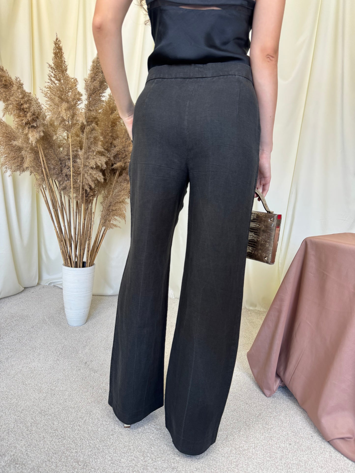Pantalon MAX MARA din 100% in, croi lejer 
(Mărimea M)