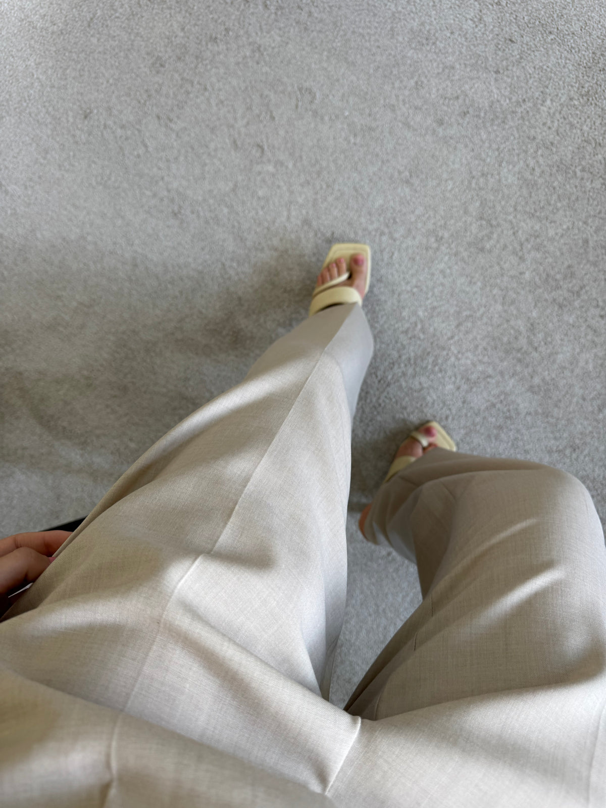 Pantalon vintage din 100% Lână subțire cu talie înaltă ( mărimea M)