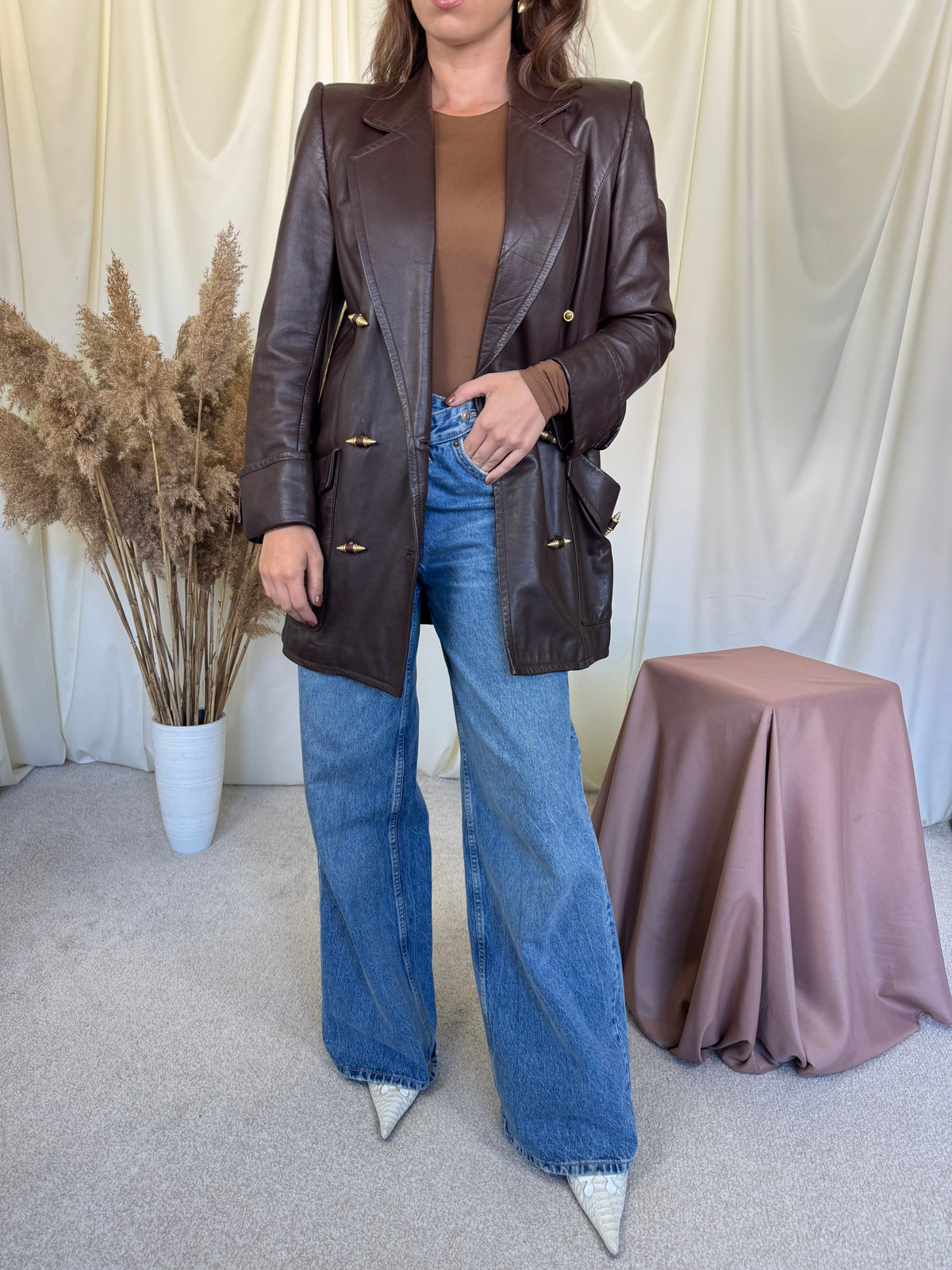 Sacou - jacheta vintage din 100% piele naturala, made in Italy, nasturi spectaculoși metalici, umeri marcați ( mărimea S/M)