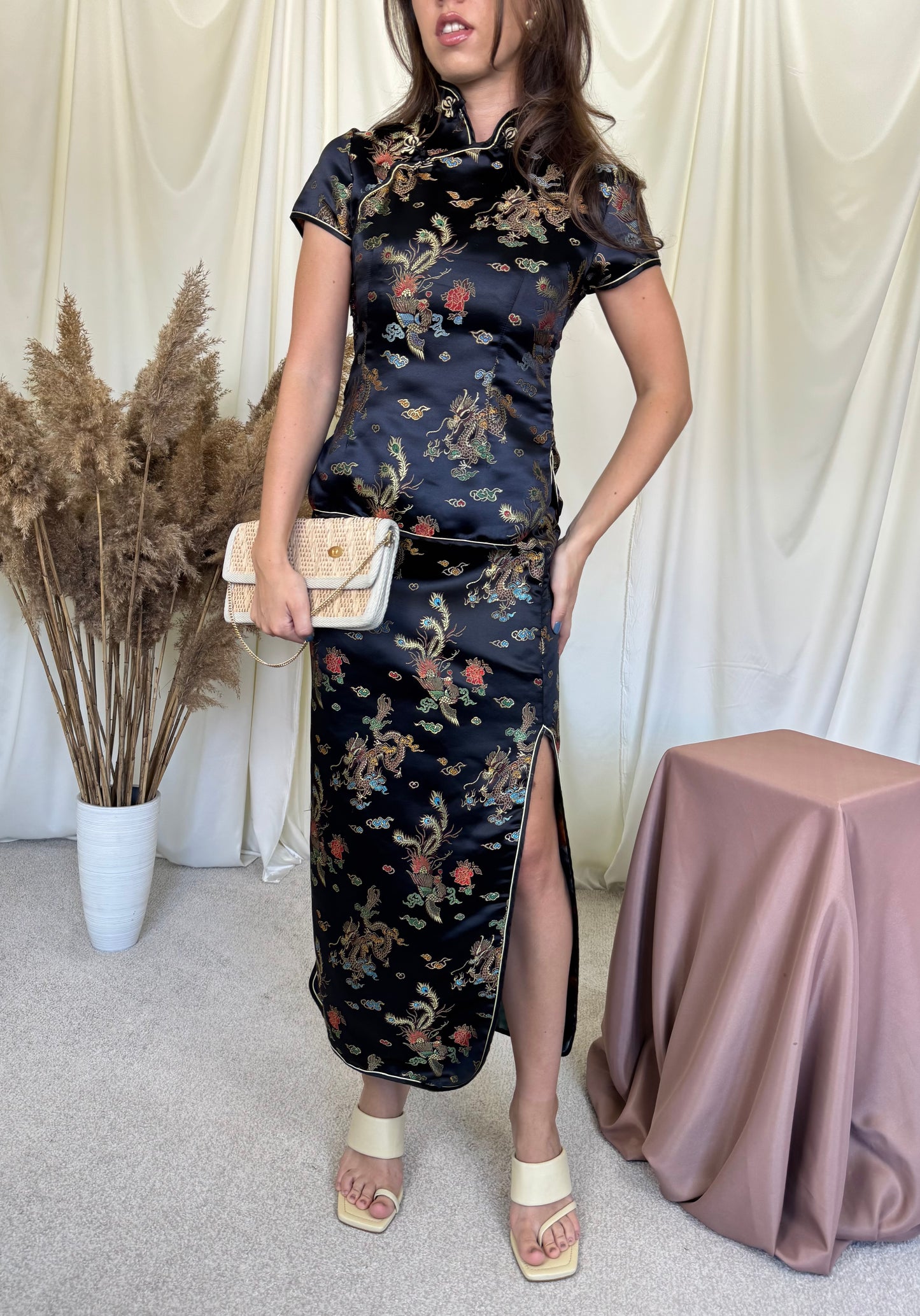 Set în stil chinezesc din 100% mătase naturală, cămașă + fusta cu talie înaltă și șlițuri laterale( mărimea XS-XS/S)