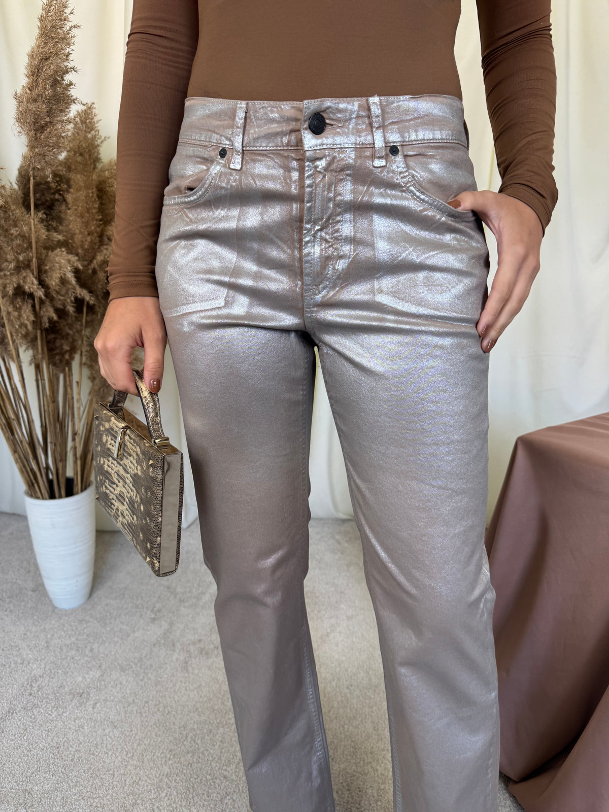 Blugi premium ESCADA din denim cu finisaj metalizat( mărimea S)