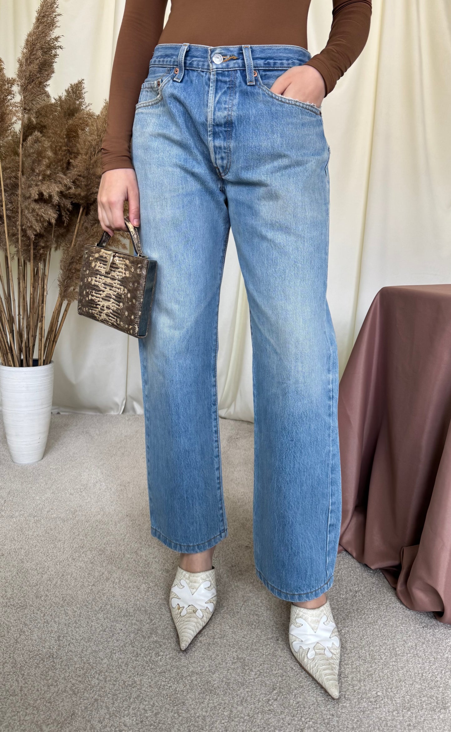 Levi’s 501 cu talie medie, denim clasic din bumbac 
(Mărimea M)- 78 talie