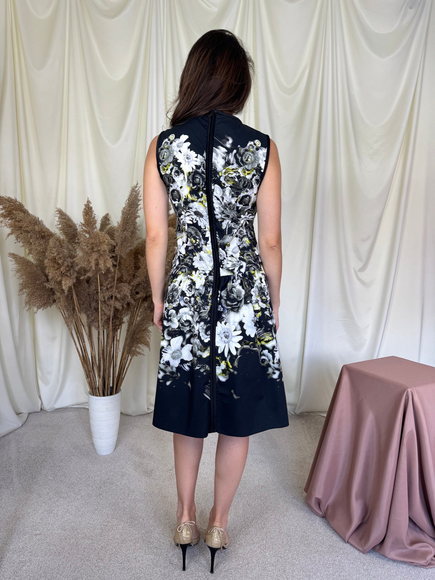 Rochie luxury PRADA din bumbac cu print floral și detalii satinate. Piesă statement în croială feminină ( mărimea S-M)
