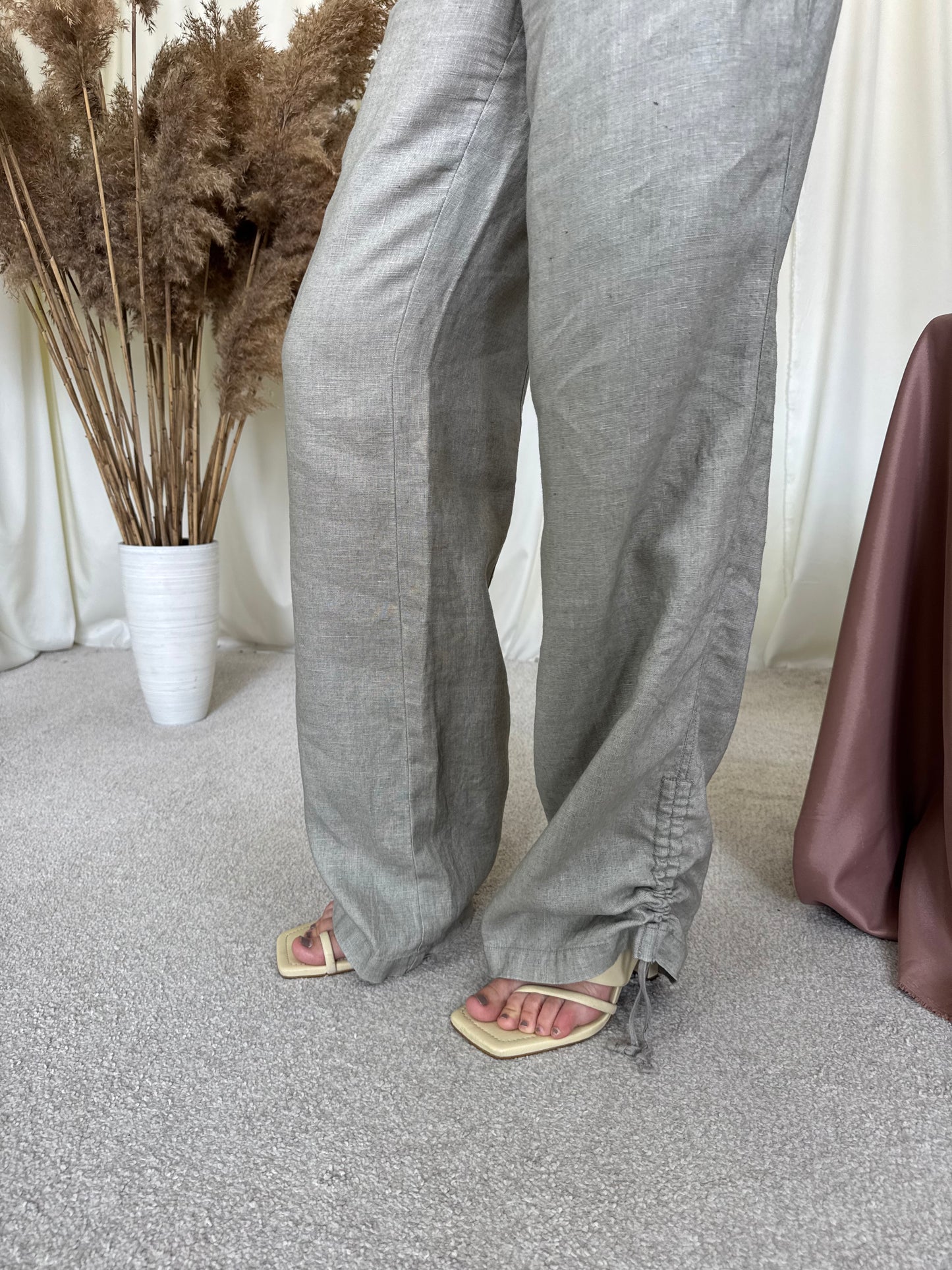 Pantaloni lejeri din 100% in cu detaliu tip șnur 
(Mărimea 40/M-L)
