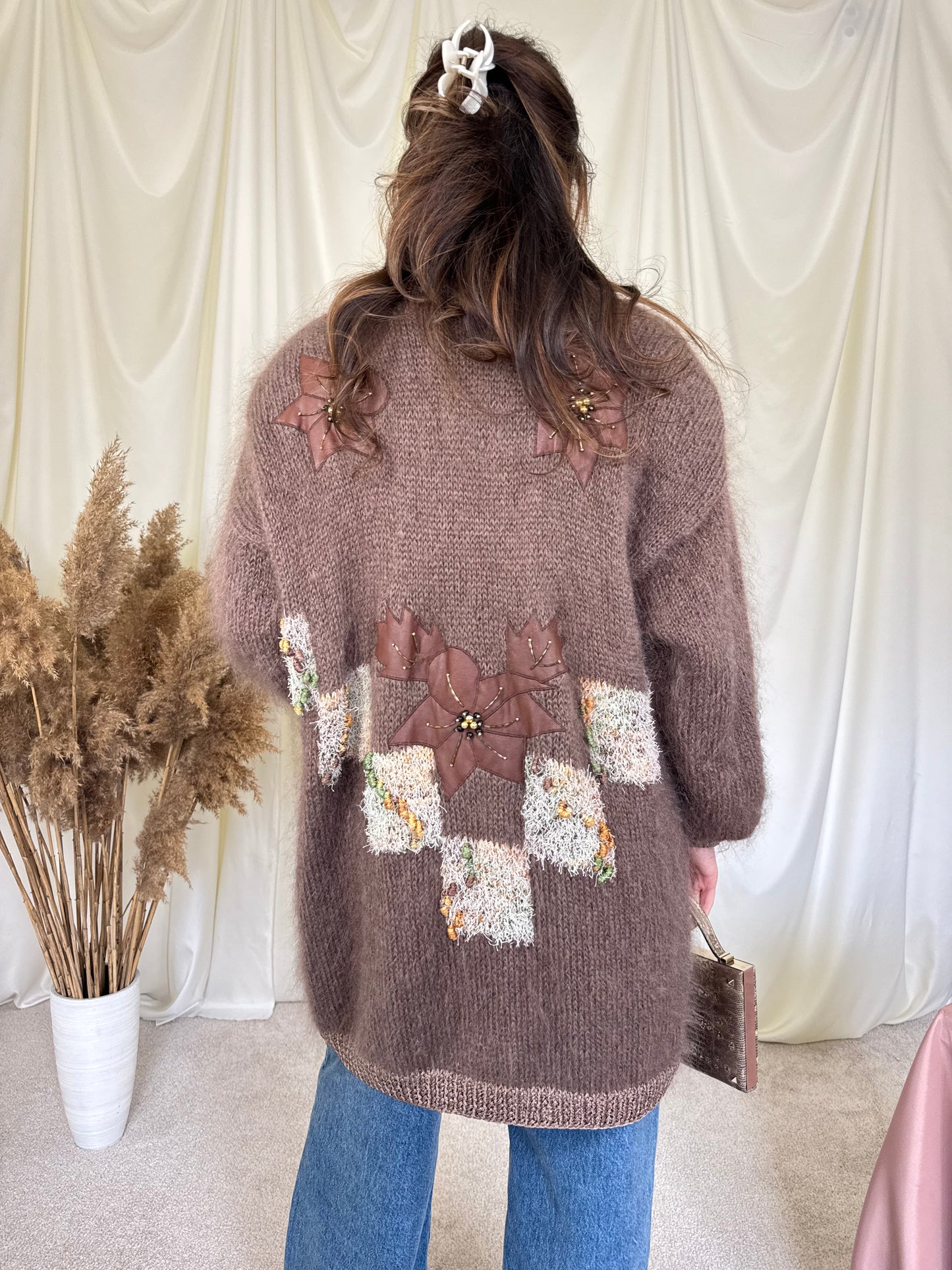 Cardigan vintage superb din 100% lână brodata cu aplicații 
(Mărimea M-XL )