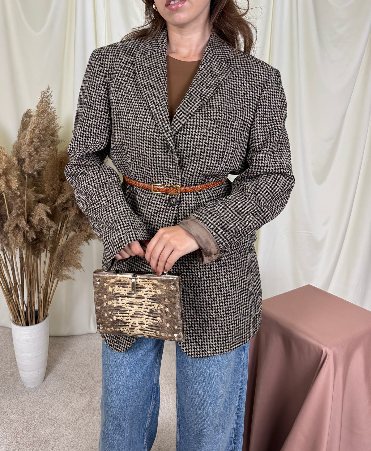 Back! Sacou premium HUGO BOSS în croi bărbătesc din lana tip tweed de lana ( mărimea L)