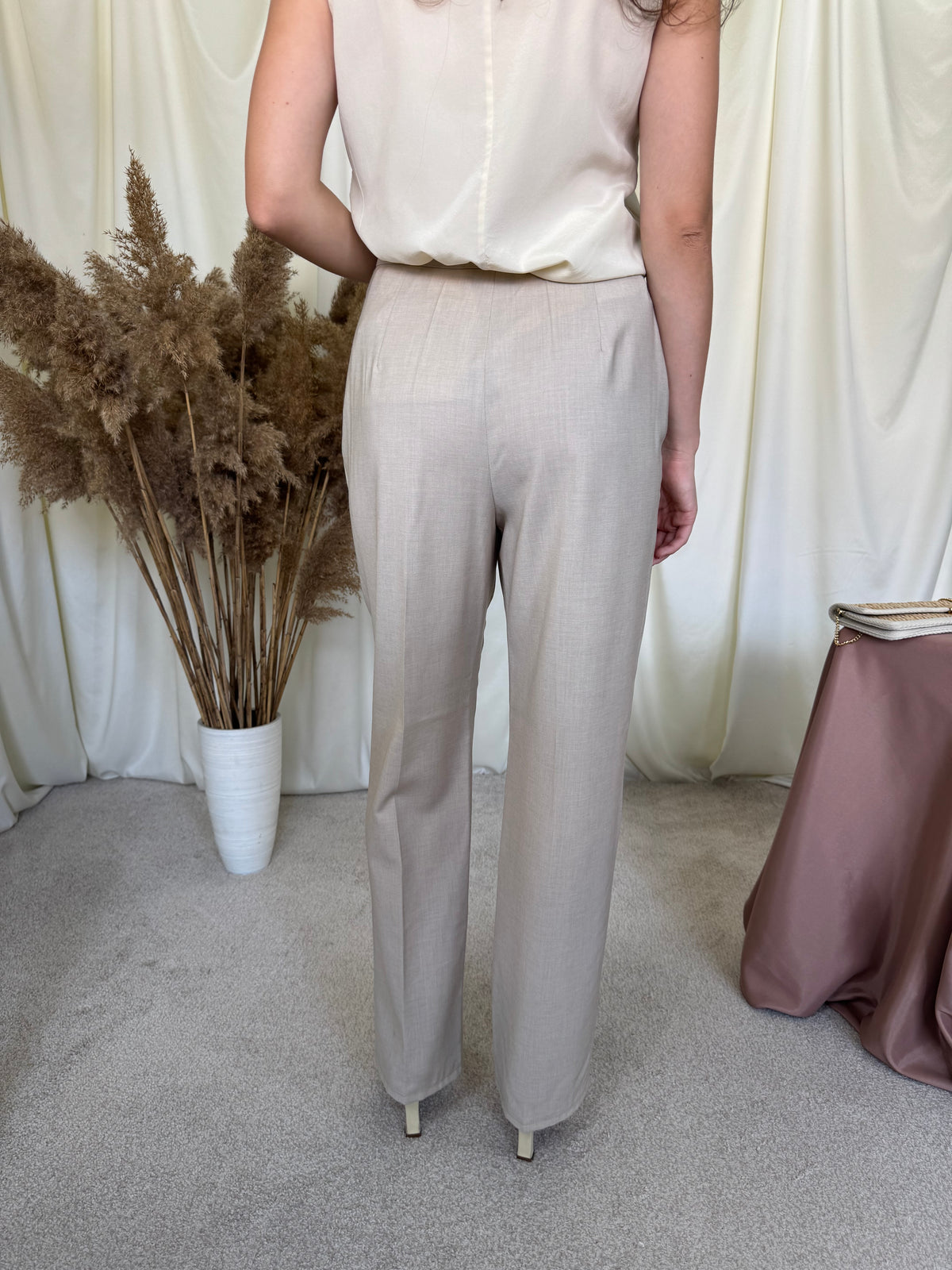 Pantalon vintage din 100% Lână subțire cu talie înaltă ( mărimea M)