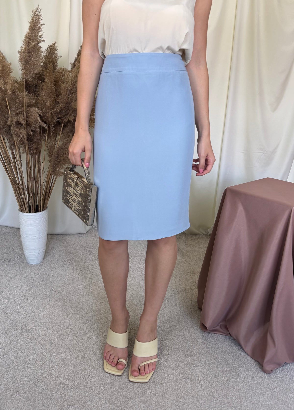 Fusta luxury ARMANI in still office cu talie marcata, baby blue ( mărimea M)
