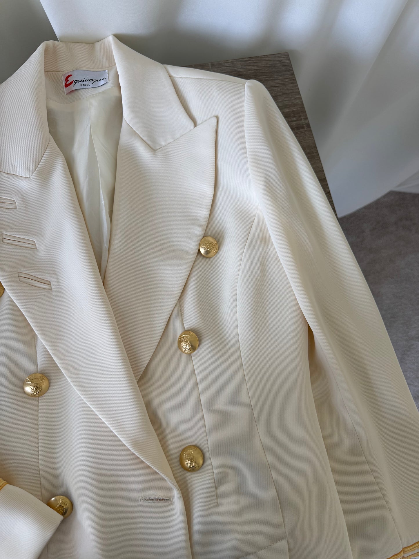 Sacou vintage cu nasturi metalicii aurii (mărimea M)