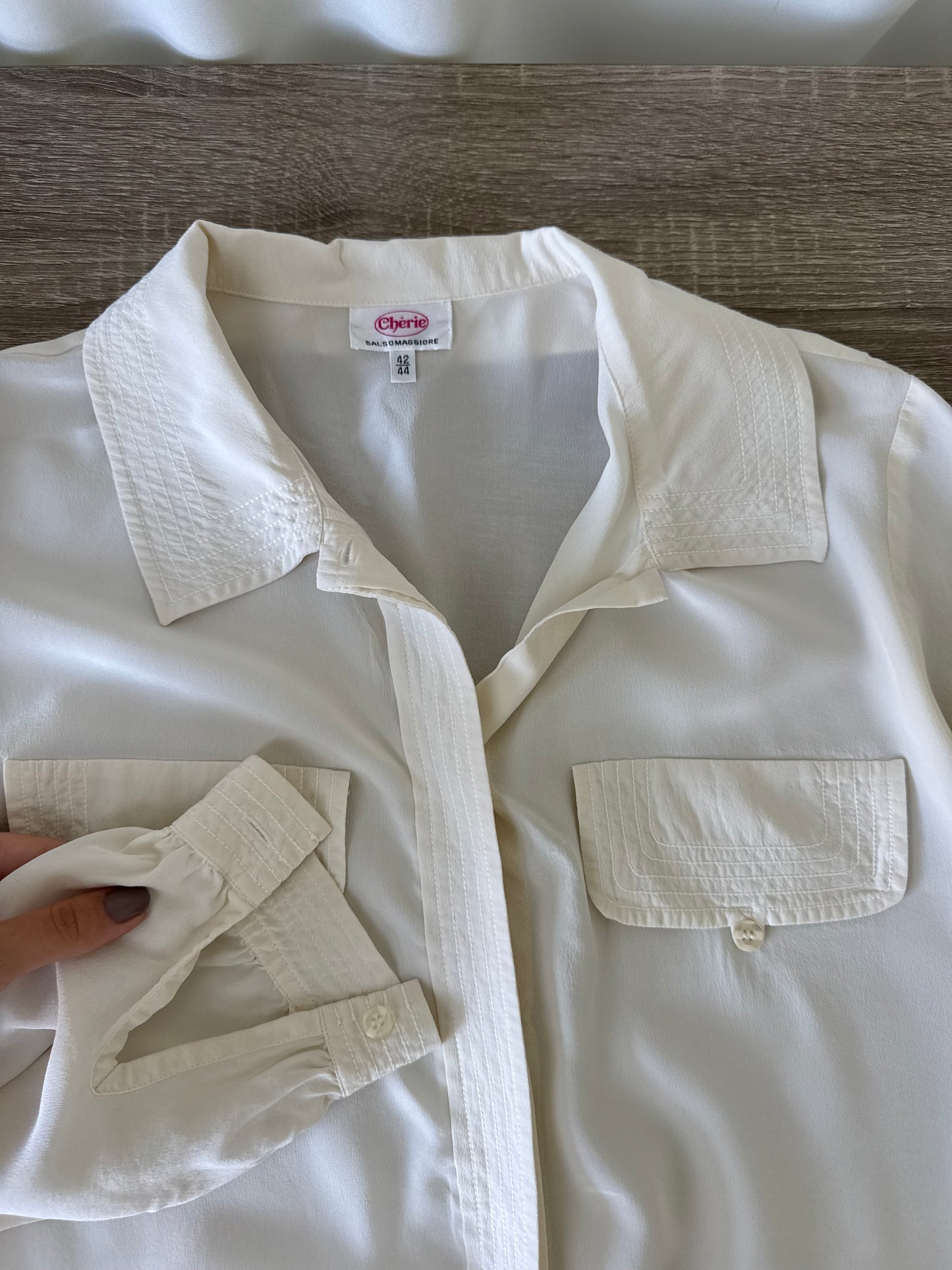 Cămașă vintage din 100% mătase naturală 
(Mărimea M/L)