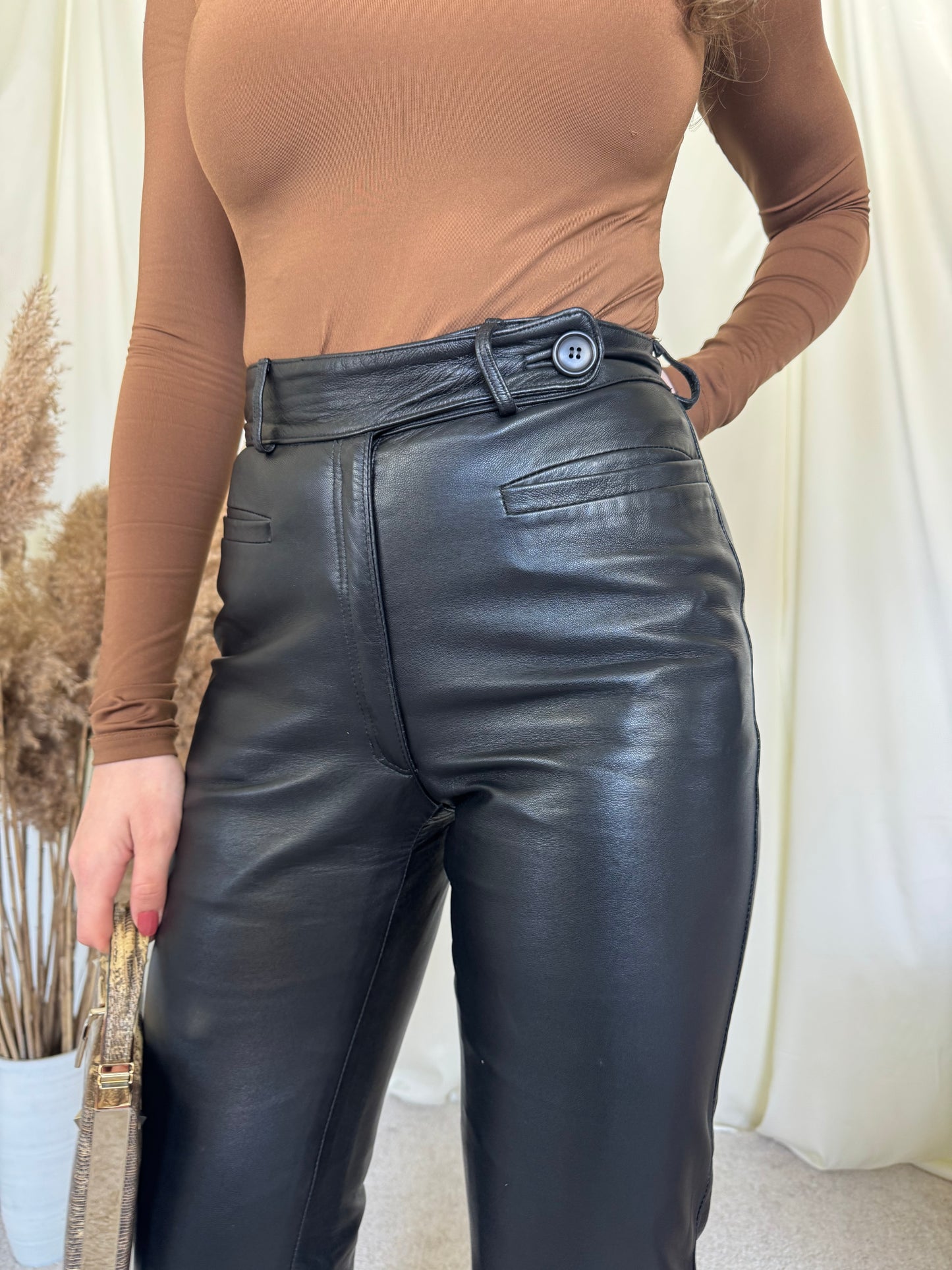 (BACK IN STOCK) Pantalon din piele naturala super fina( mărimea xs)