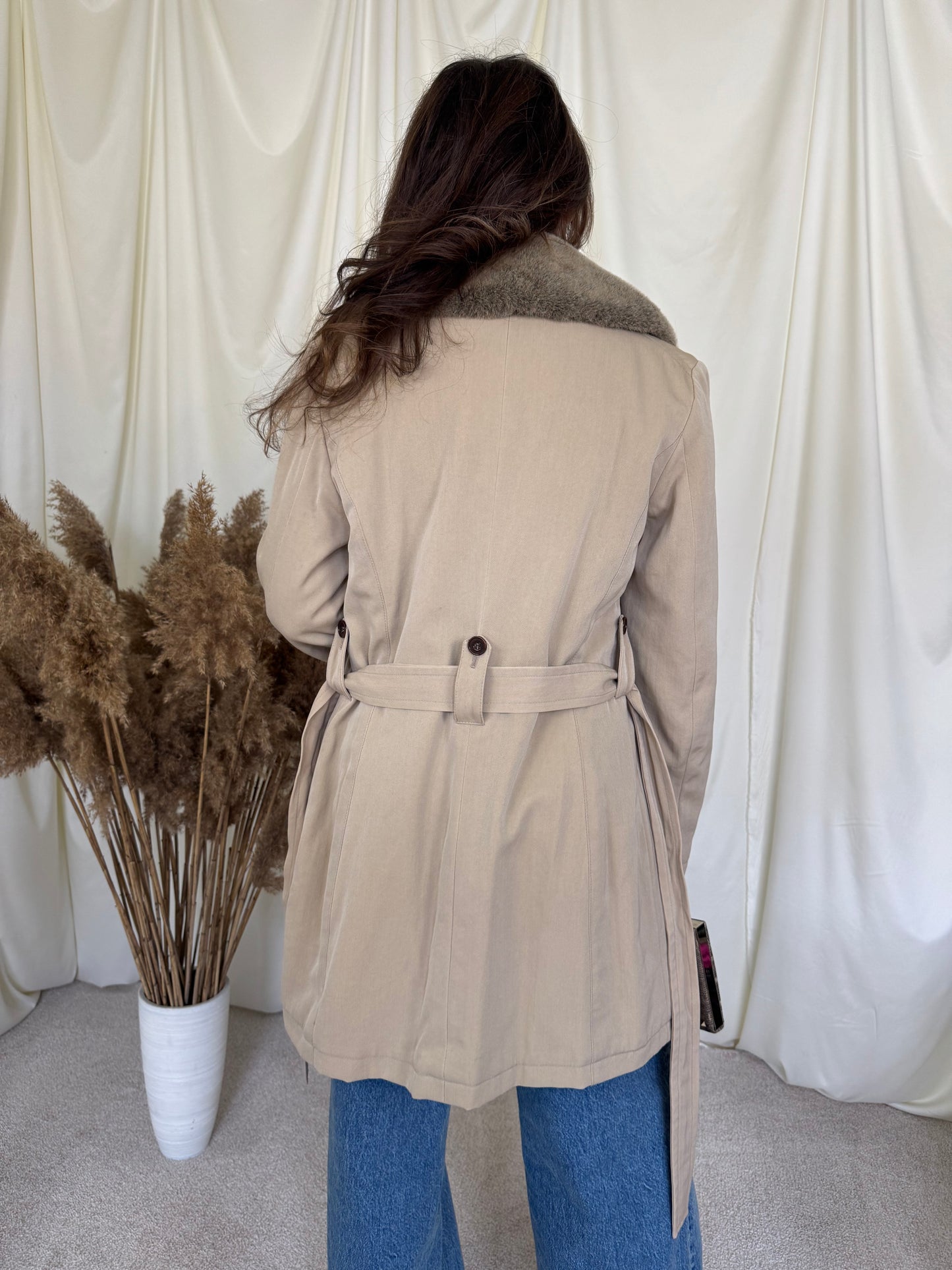 Jacheta Montedoro cu guler detașabil și cordon în talie pentru ajustare, produs căptușit 
Mărimea M,