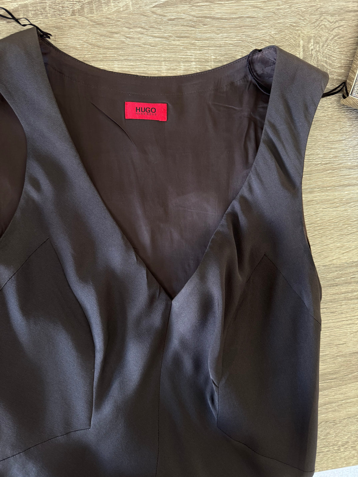 Rochie elegantă HUGO BOSS din 100% mătase naturală finuță, talie marcata ( mărimea XS)