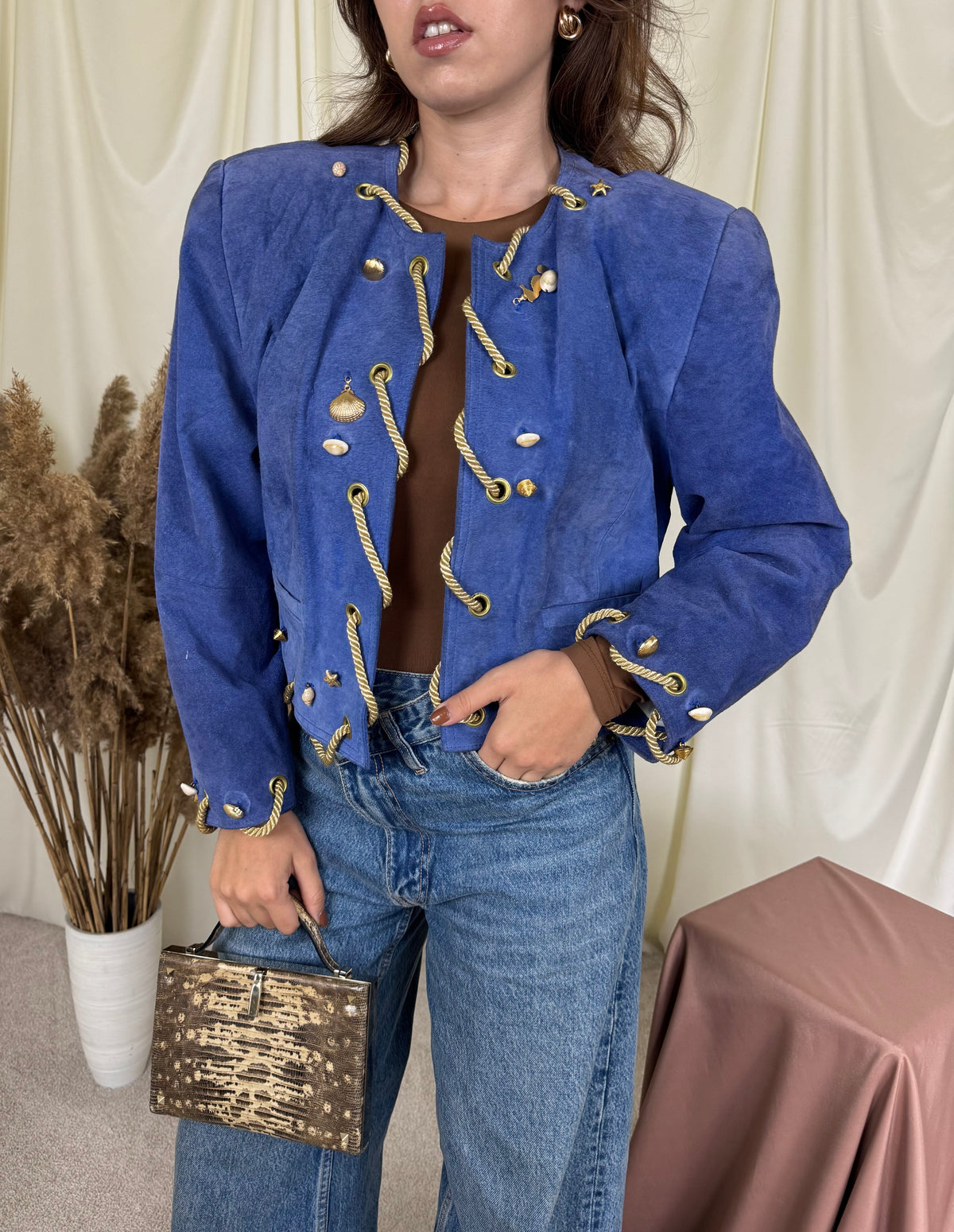 Jacheta vintage din 100% piele naturală cu accesorii metalice aurii ( mărimea M/L)
