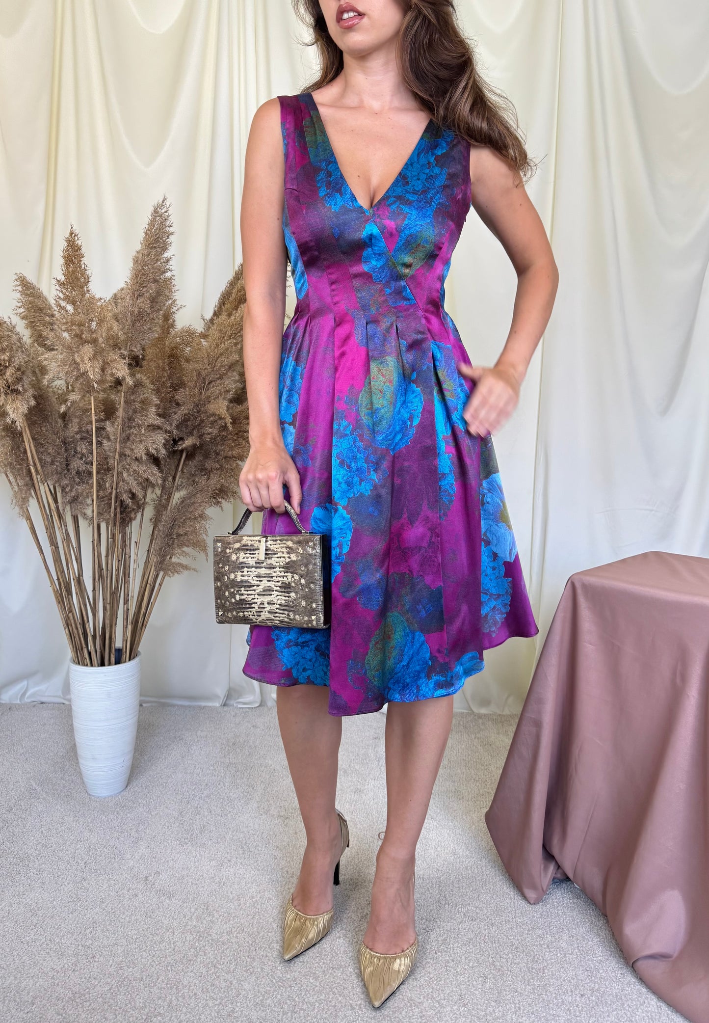 Rochie din mătase și bumbac cu print floral în nuanțe vibrante și talie marcata
(Mărimea M)