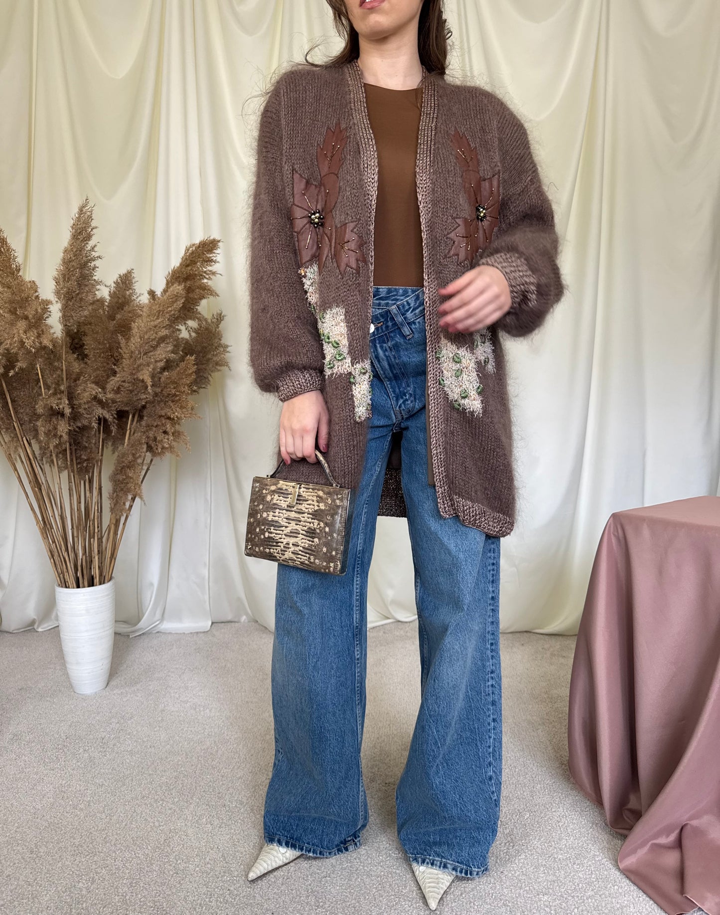 Cardigan vintage superb din 100% lână brodata cu aplicații 
(Mărimea M-XL )