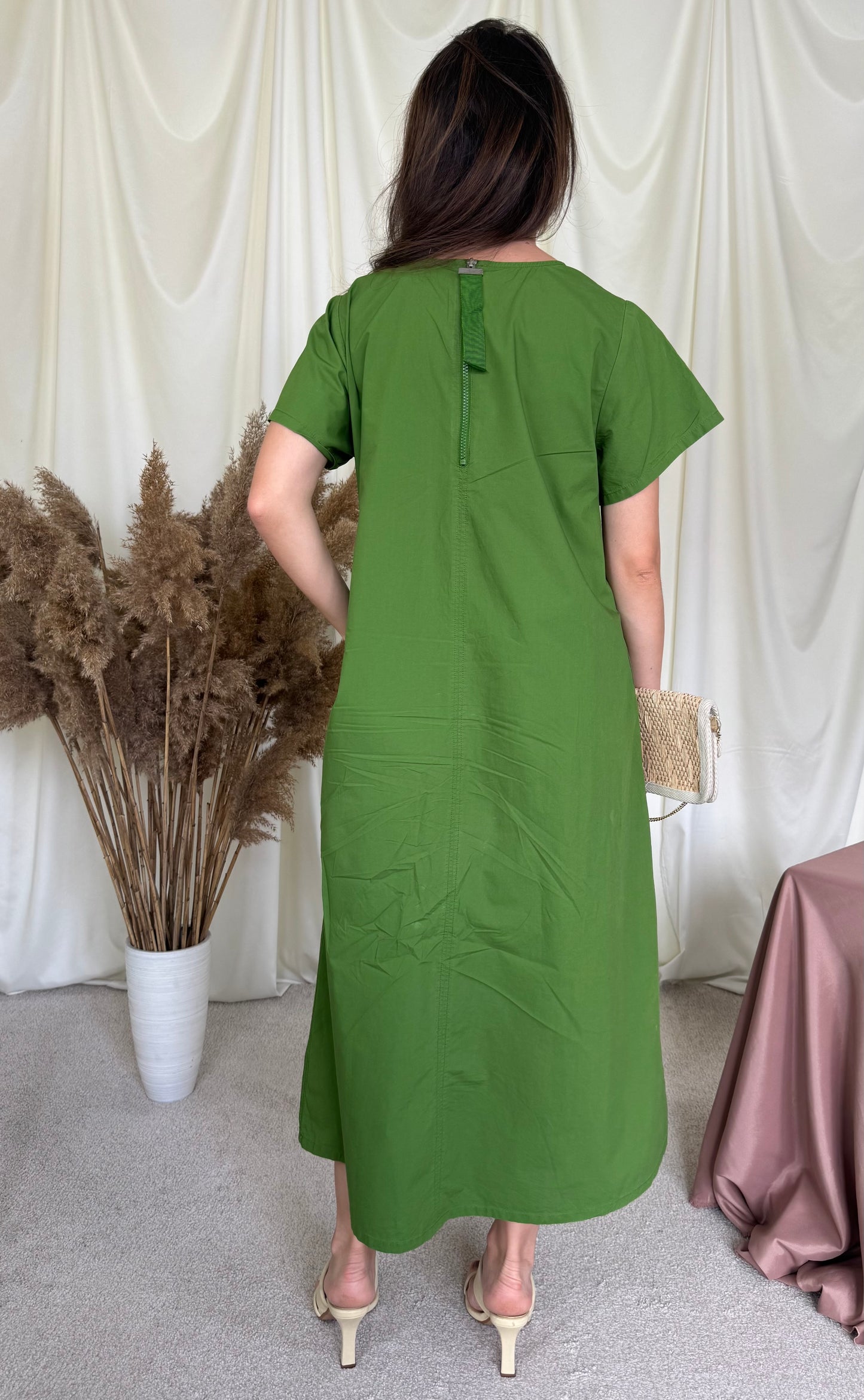 Rochie Benetton într-o nuanță superbă de verde, croi A lejer, fermoar la spate ( mărimea M-L)