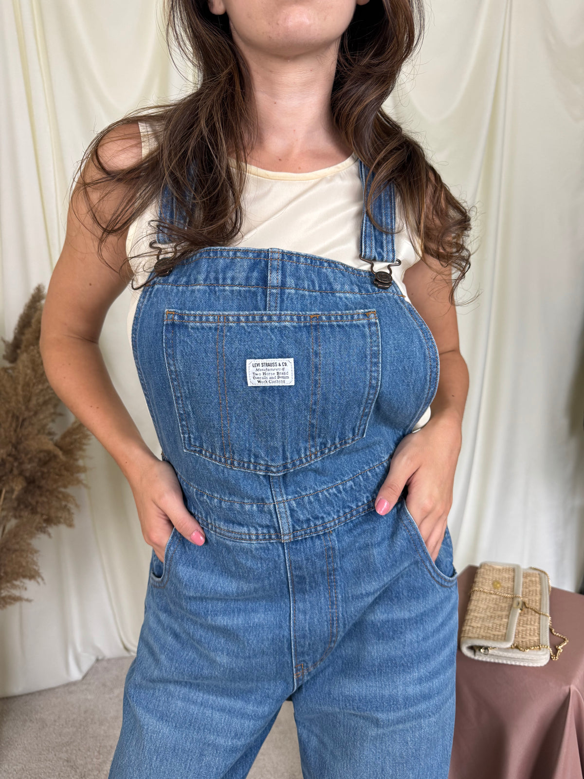 Salopetă vintage Levi’s din denim de 100% bumbac calitativ ( mărimea M)