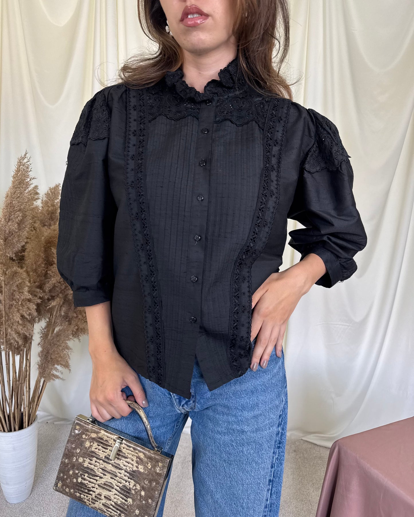 Cămașă vintage din mătase naturală cu broderie (Mărimea L)