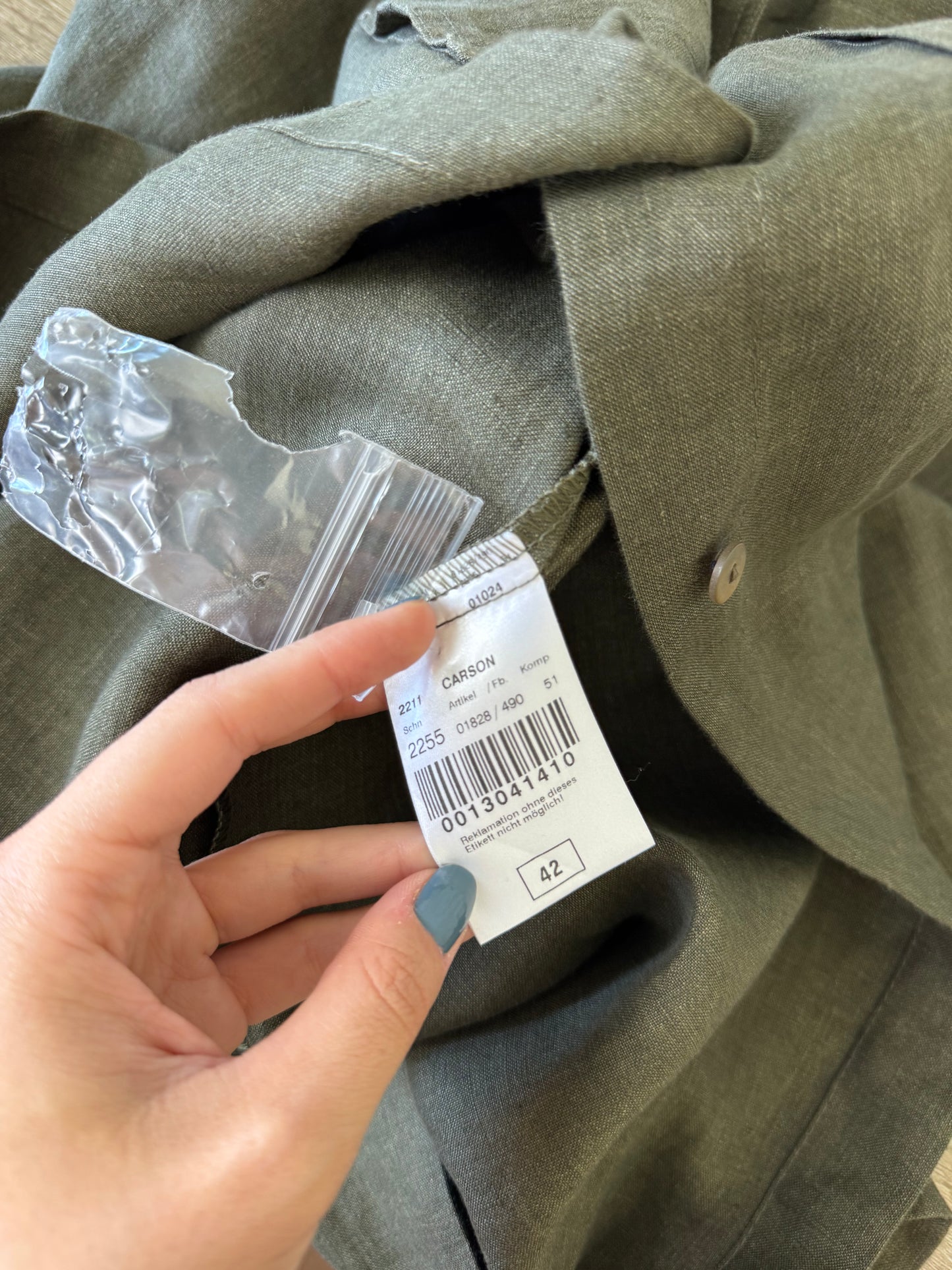 Tunica verde army din 100% in cu șlițuri laterale, produs nou( mărimea L- L/XL)