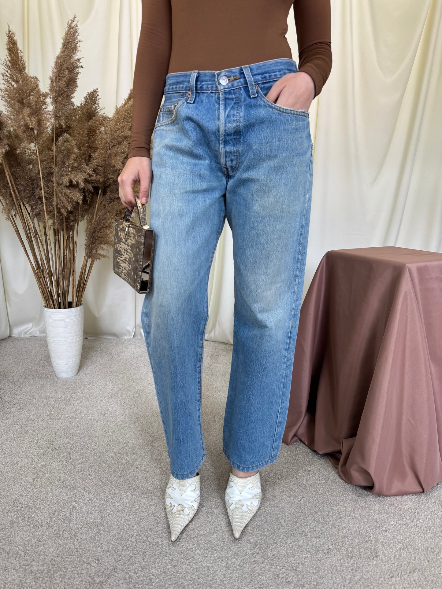 Levi’s 501 cu talie medie, denim clasic din bumbac 
(Mărimea M)- 78 talie