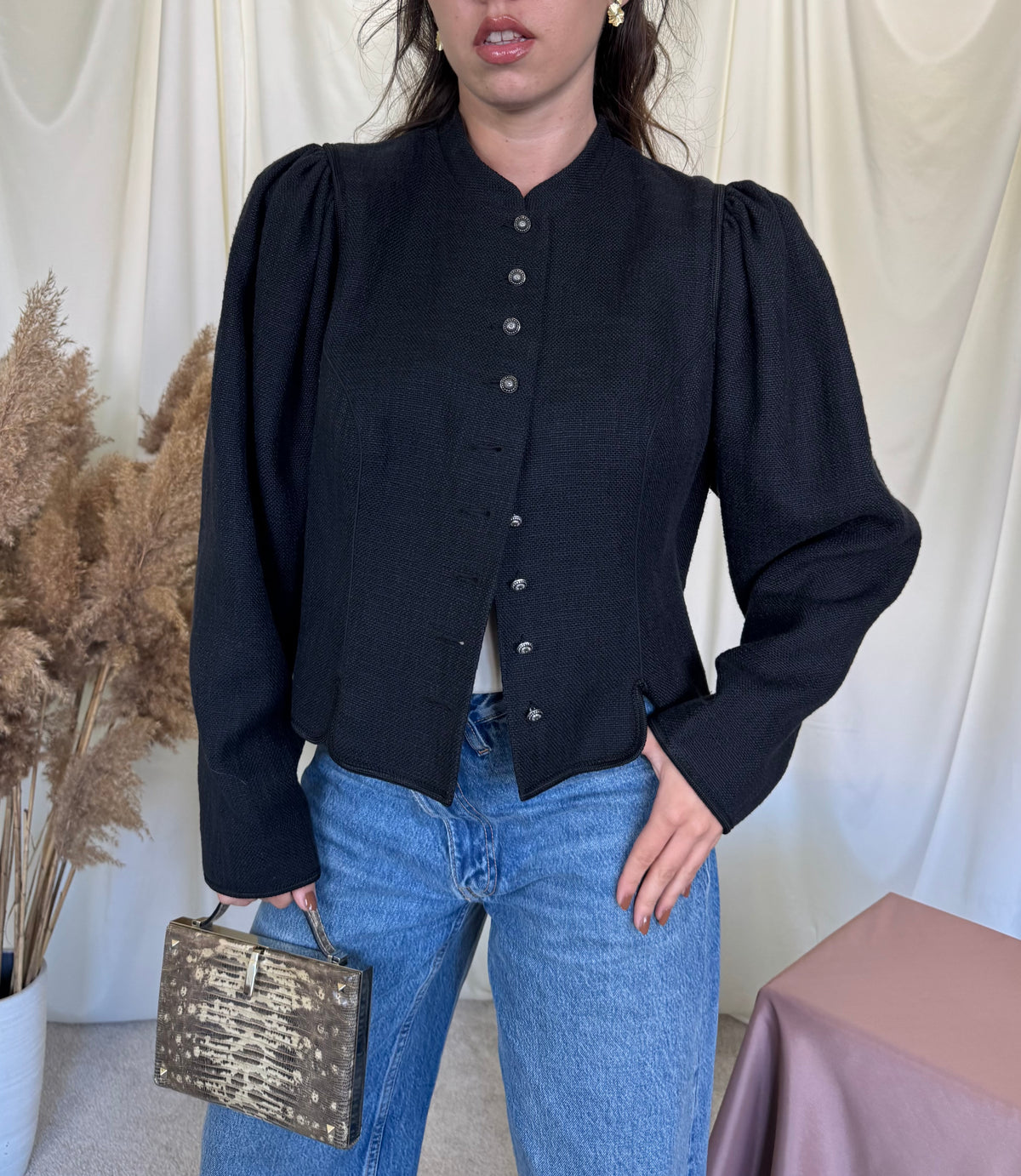 Sacou tip jachetă vintage cu umeri accentuați din bumbac și in structurat și nasturi metalici ( mărimea L/XL)