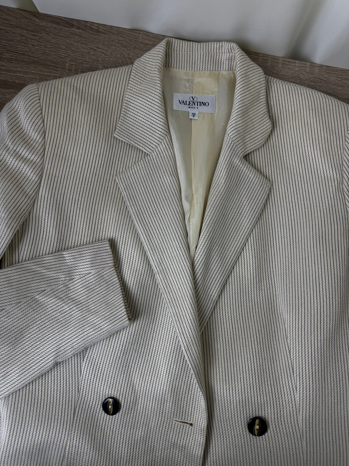 Sacou vintage de colecție VALENTINO la rând dublu de nasturi din lana și vascoza, stofă finuță ( mărimea S/M)
