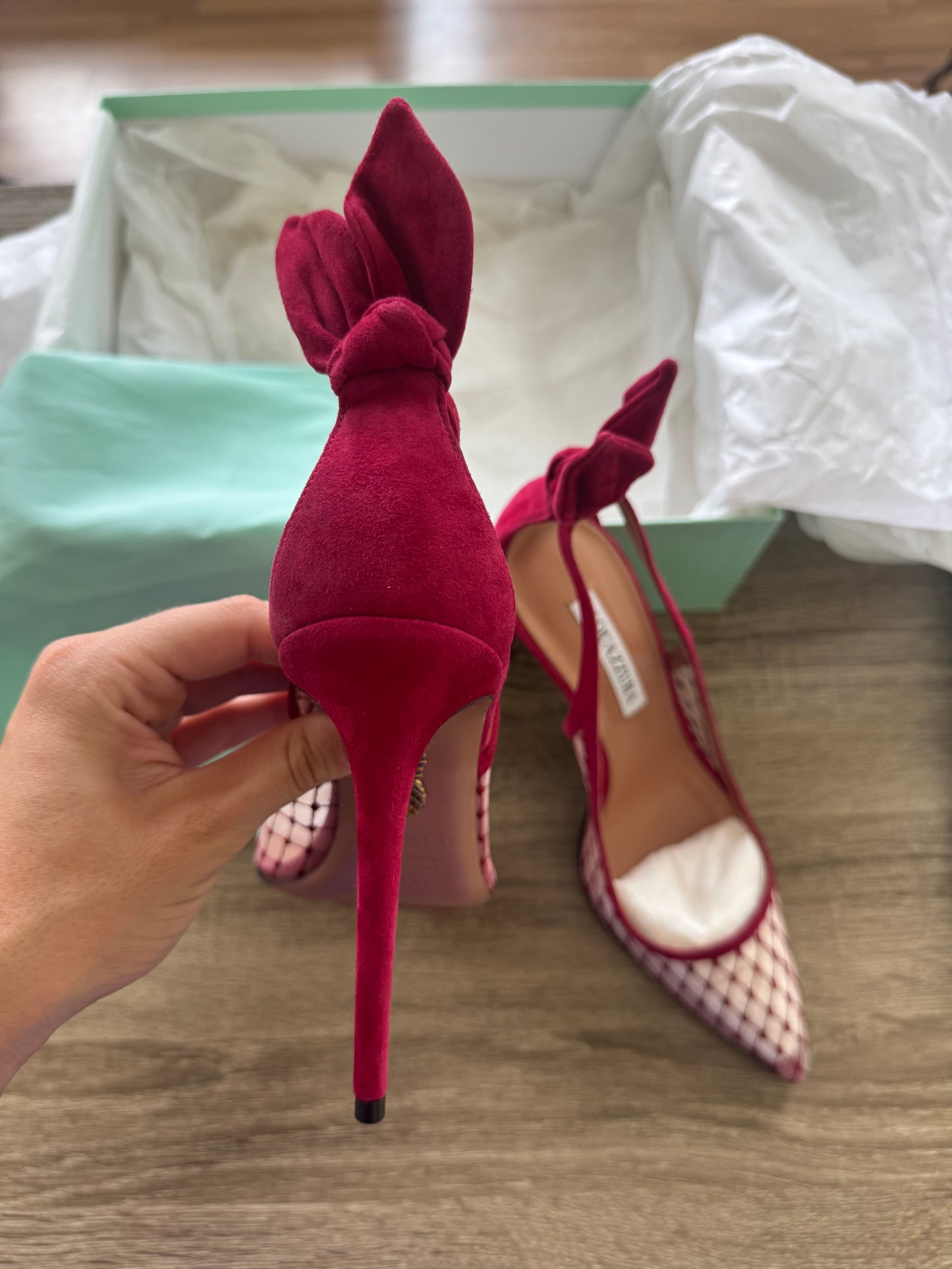Pantofii Bow Tie Aquazzura spectaculoși din piele naturală, în condiție nouă ( mărimea 40,5) 
Spectaculoși, lucrați impecabil.