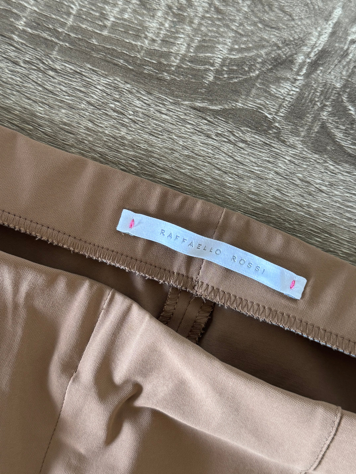Pantalon Rafaello Rossi cu talie elastică ( mărimea L- XL elastic)  
Condiție excelentă