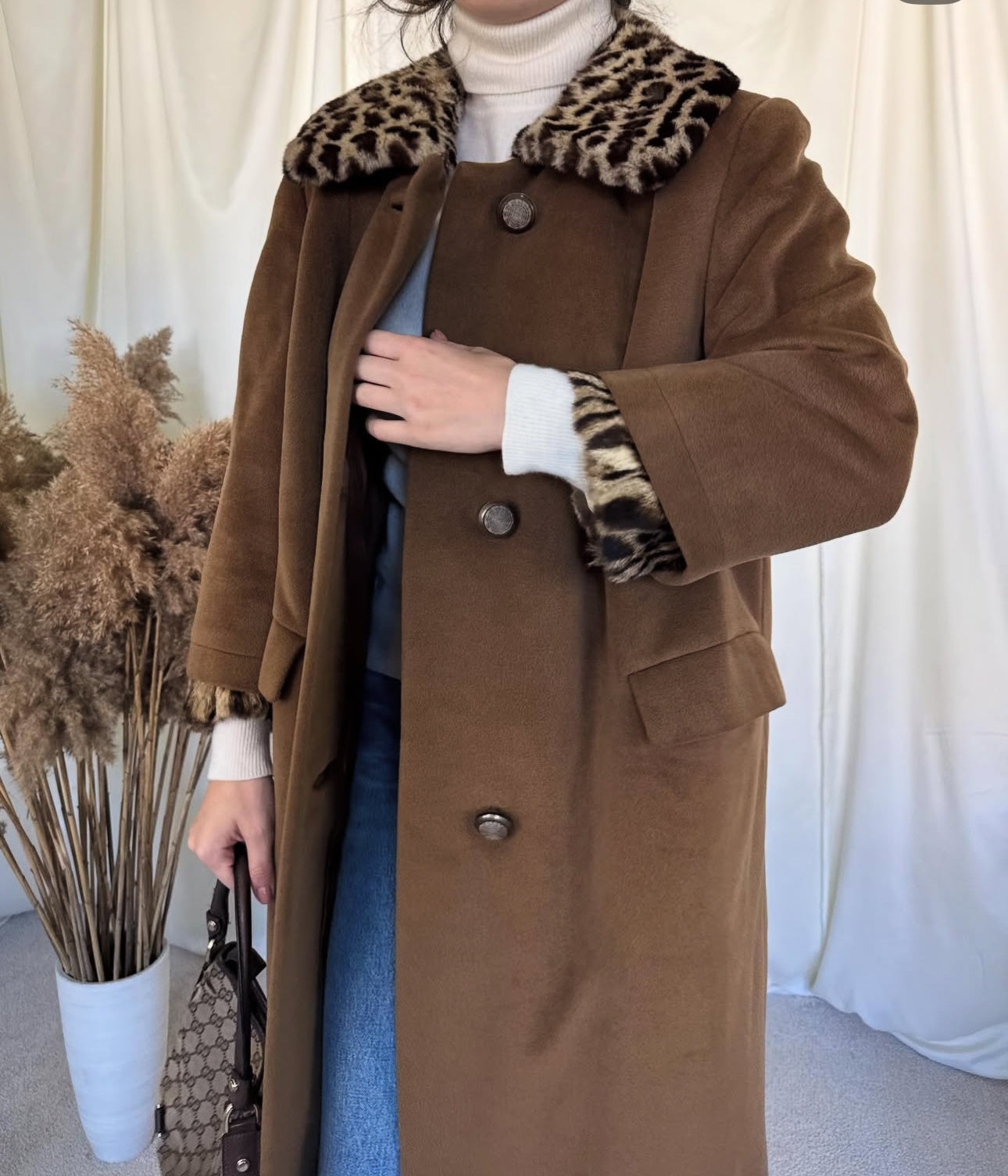 Piesa vintage de lux din lână și blana naturală