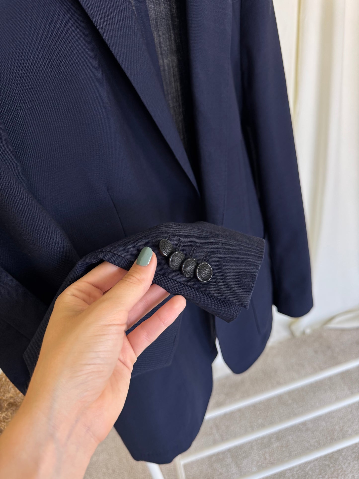 Sacou premium dark blue HUGO BOSS din 100% lana- stofă de vară. 
(Mărimea M-L/ 52)