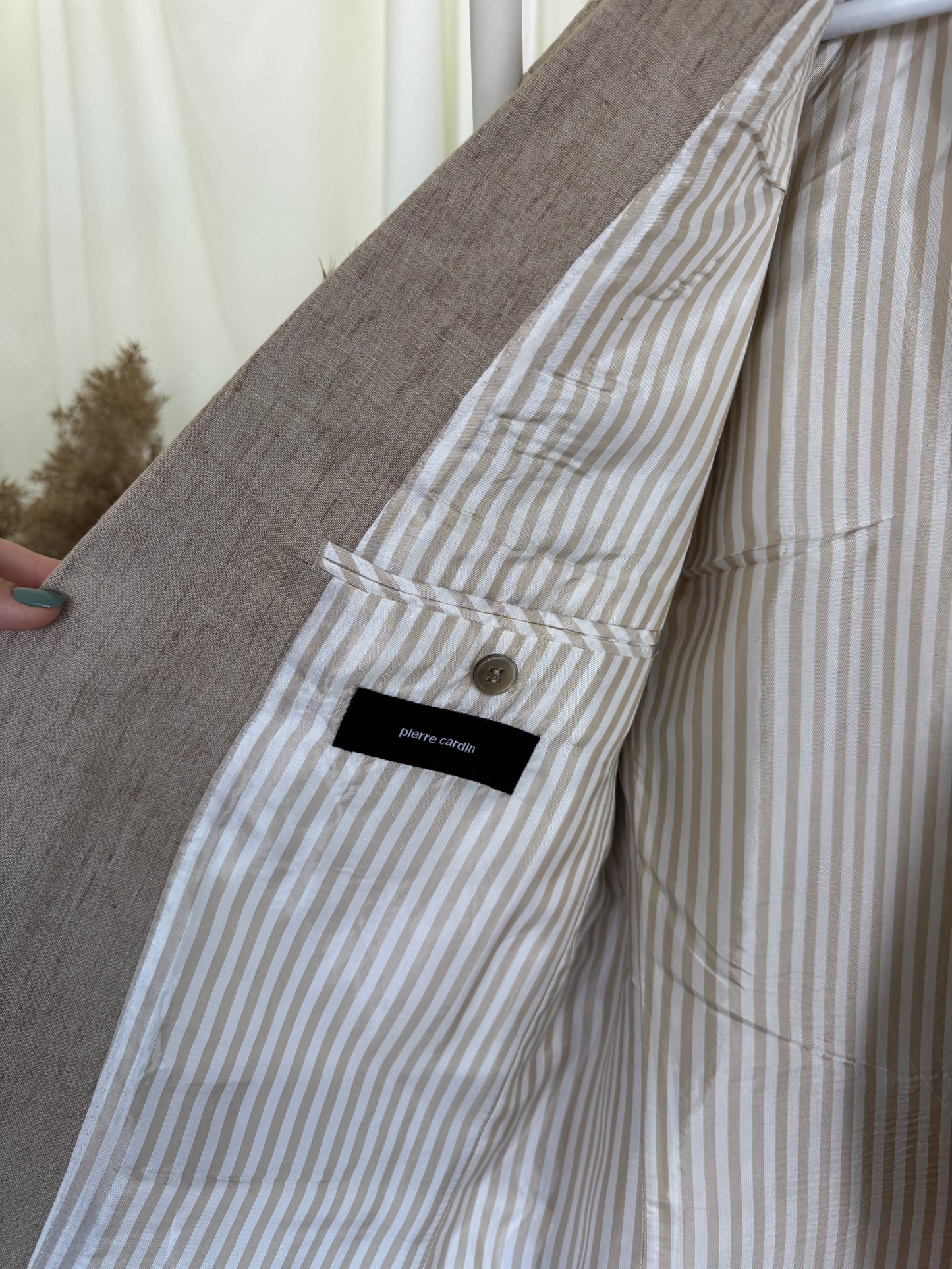Sacou PIERRE CARDIN de vară din 100% in
Stare impecabilă / ca nou. 
(Mărimea M/L)
