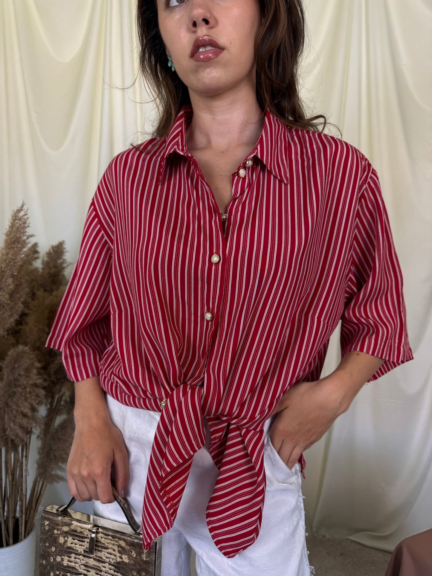 Cămașă vintage din 100% vascoza cu nasturi tip bijuterie 
(Mărimea L/XL)