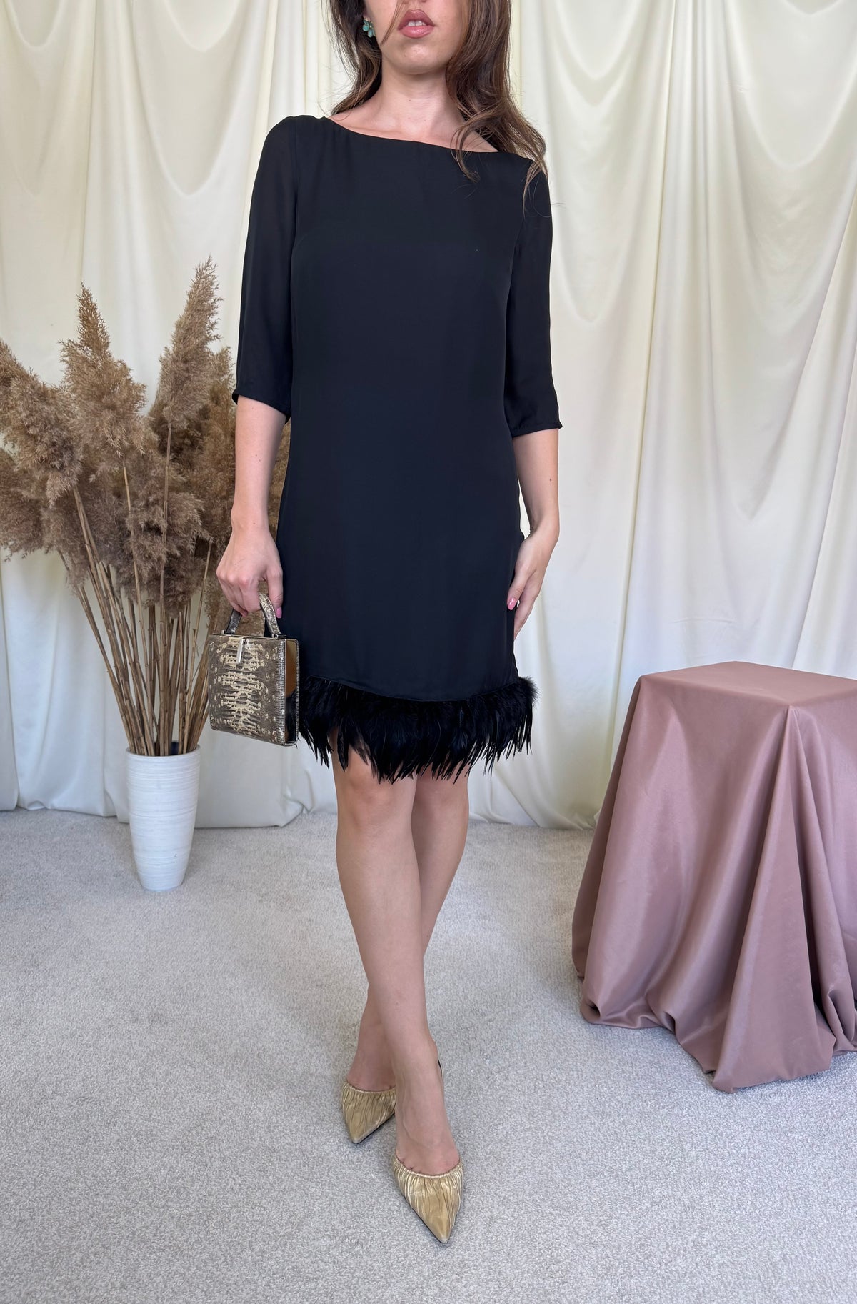 Rochie luxury de ocazie VALENTINO din 100% mătase naturală cu pene naturale, must în garderobă ( mărimea S)