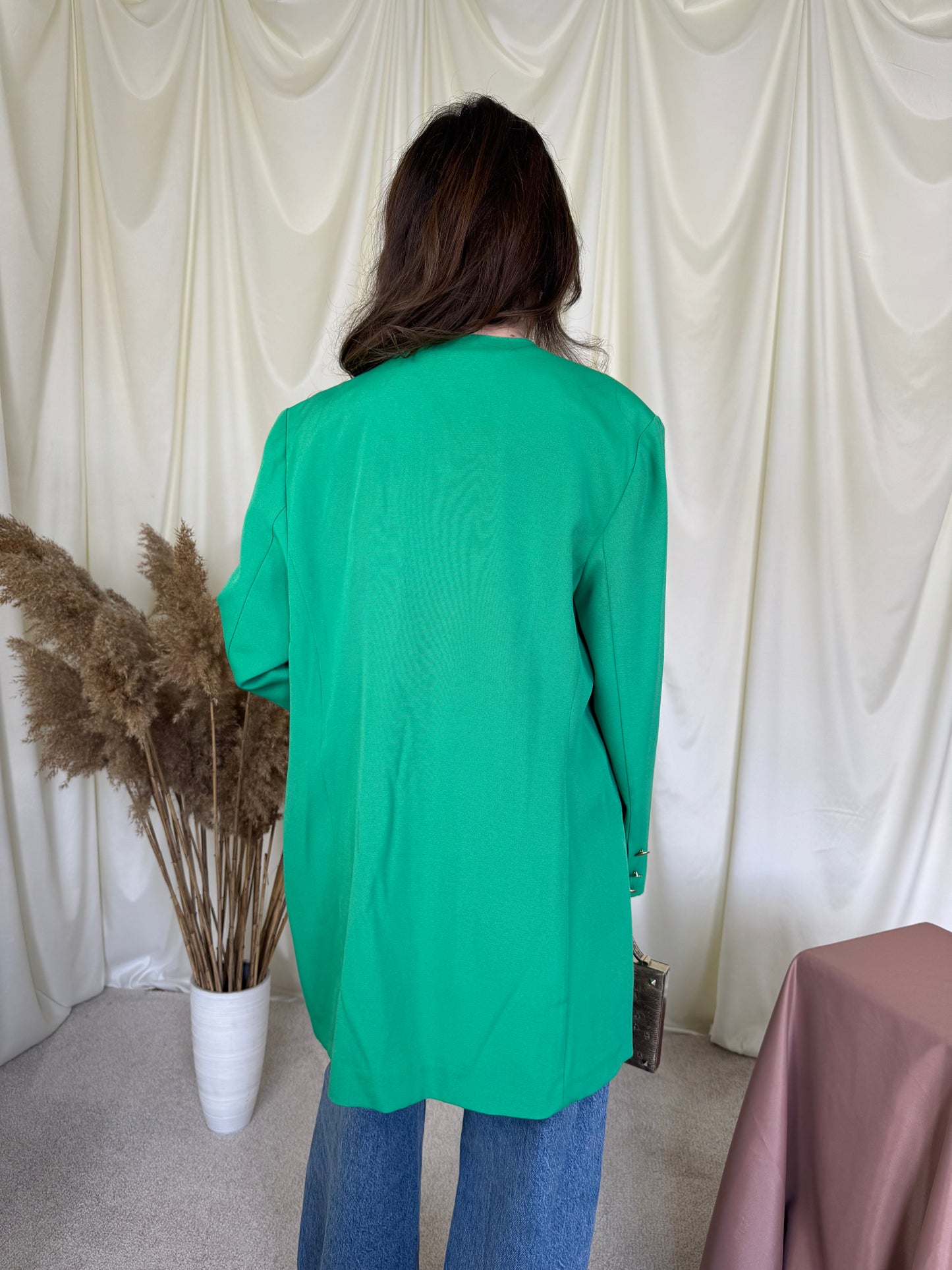Sacou vintage de vară cu nasturi metalici aurii într-o nuanță superbă de verde
(Mărimea M/L)
