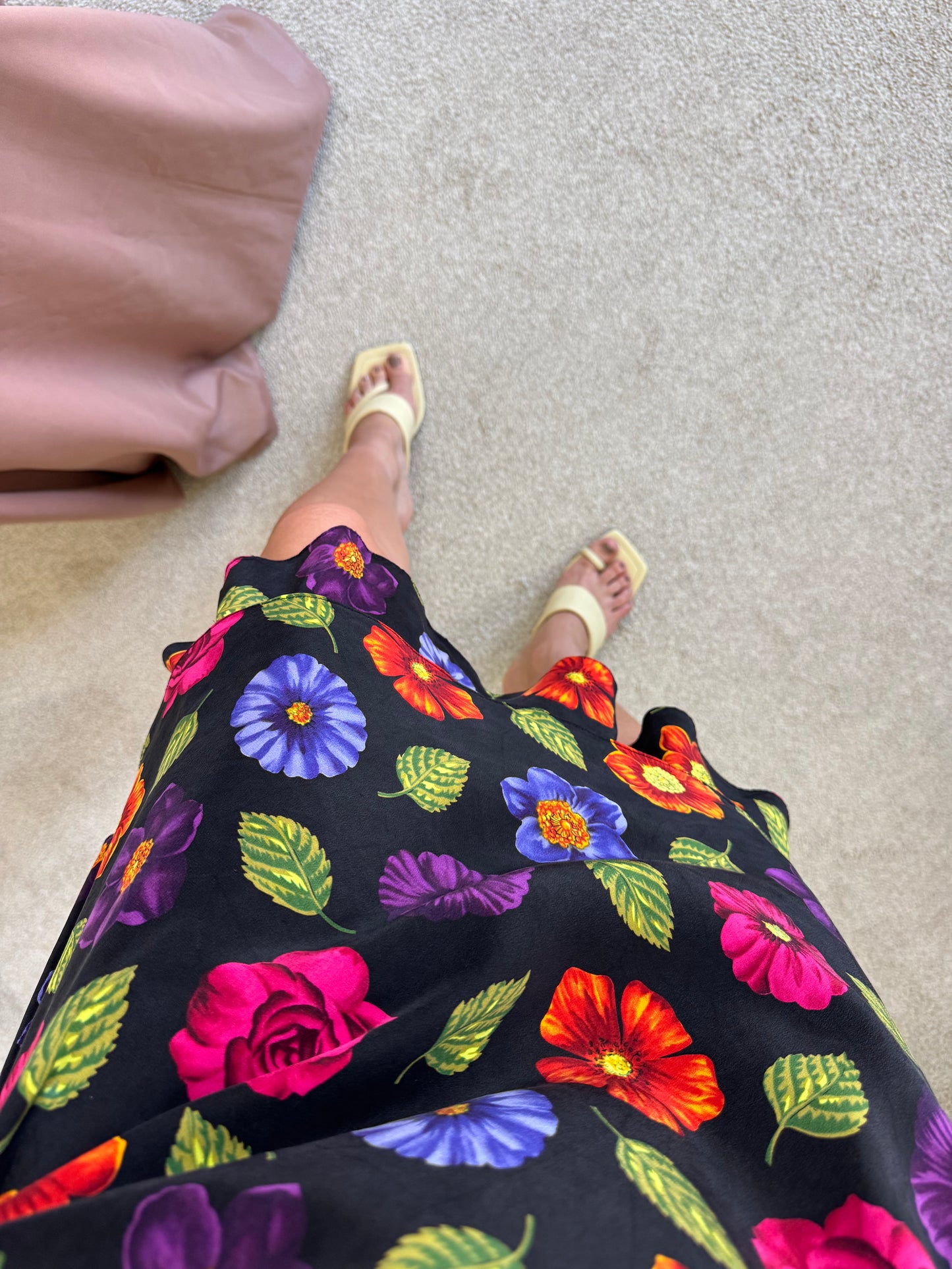 Rochie vintage din 100% matase naturala cu print floral
(Mărimea M)