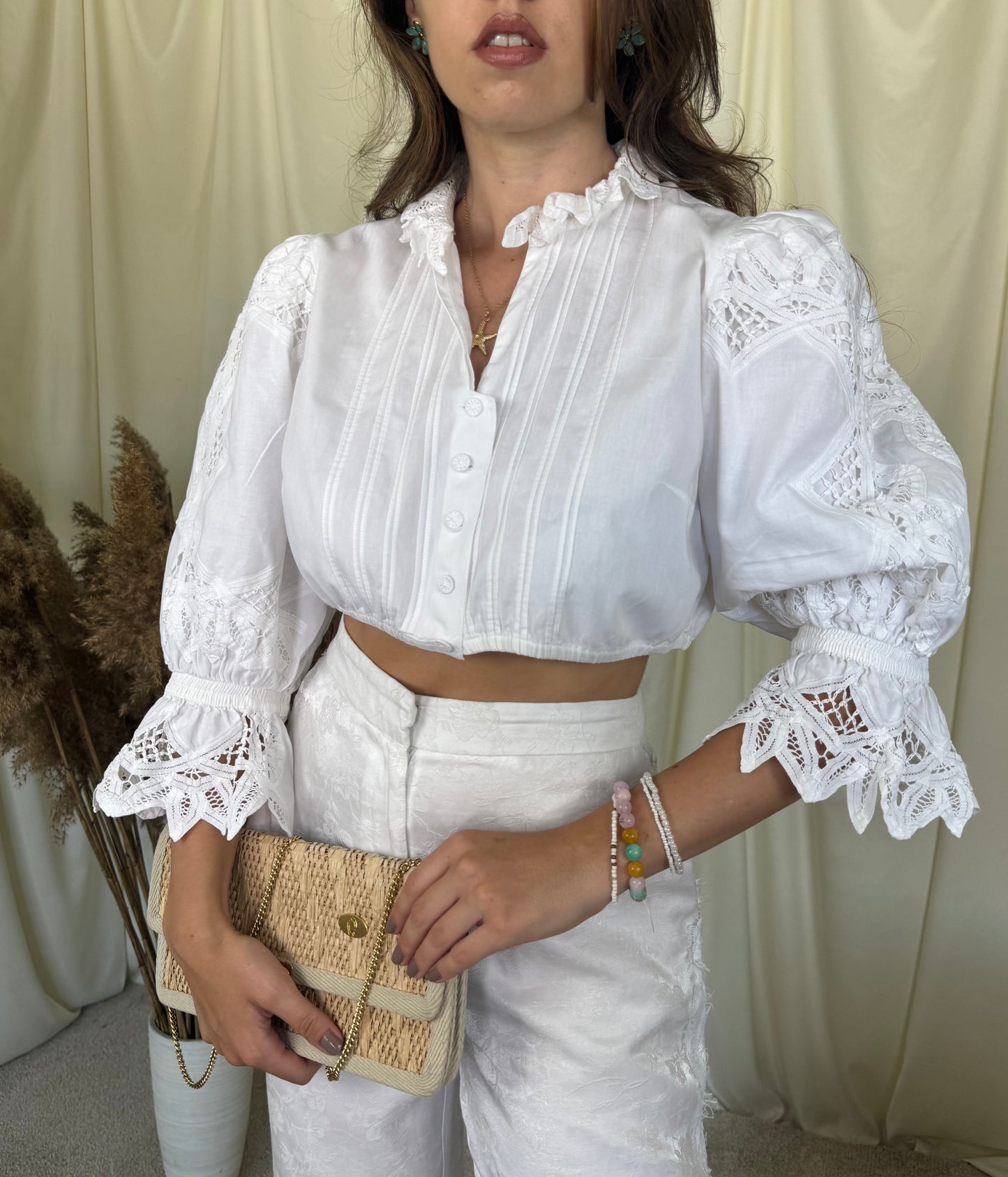 Cămașă vintage din 100% bumbac cu broderie excepțională, umeri bufanți( mărimea M)