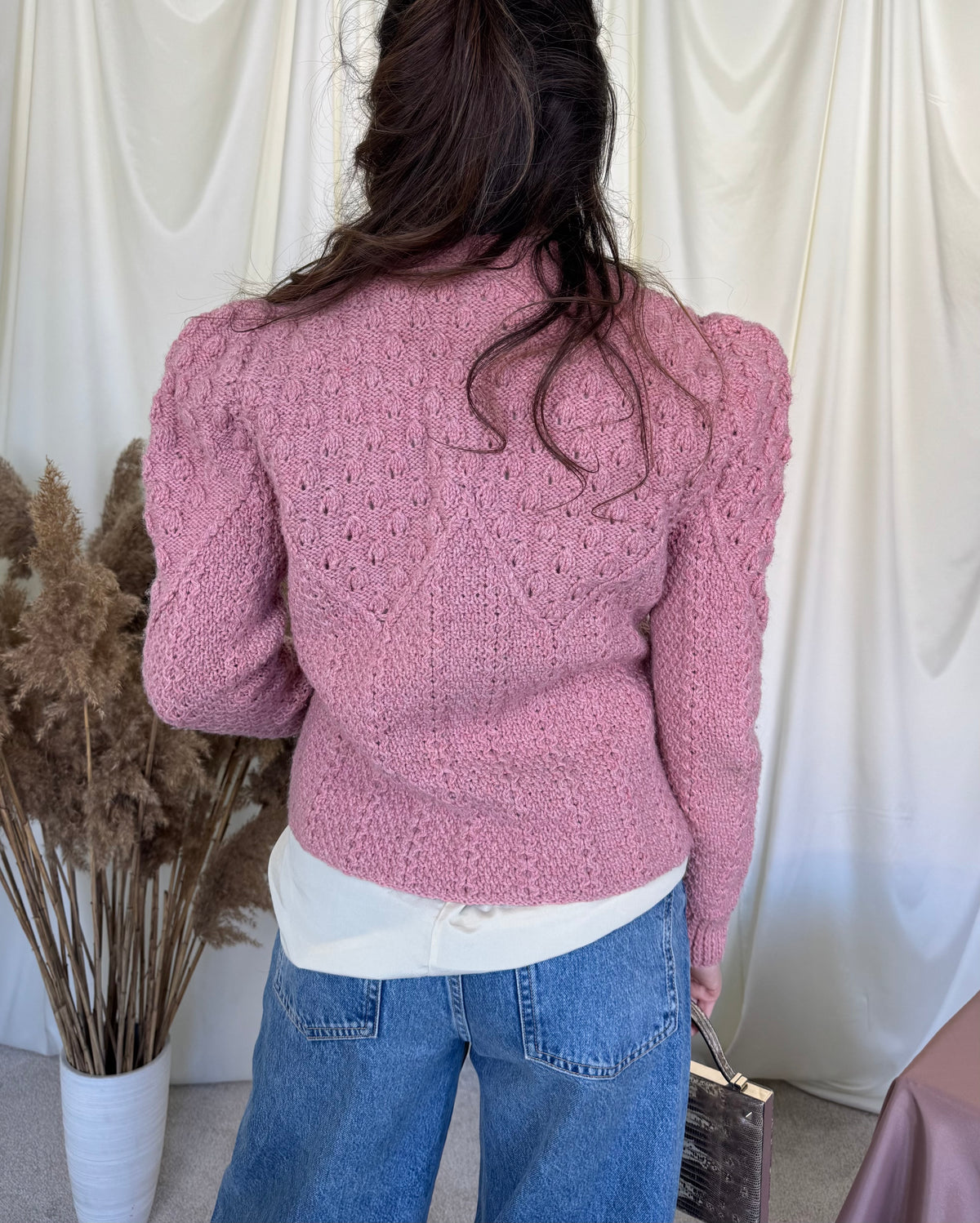 Cardigan roz lucrat manual cu umeri accentuați ( mărime universală - M/L)