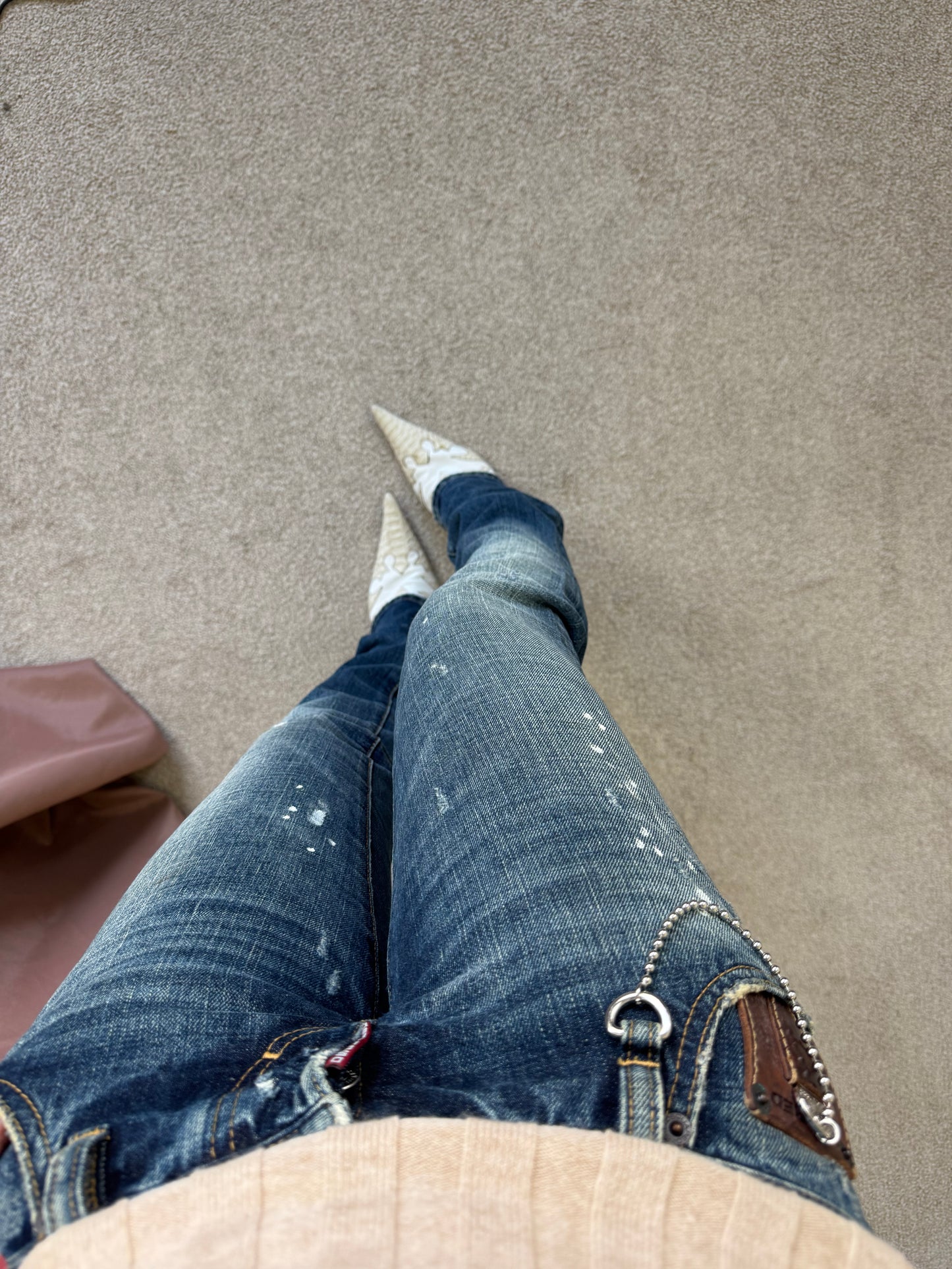 Blugi premium DSQUARED cu talie joasă 
(Mărimea XS)