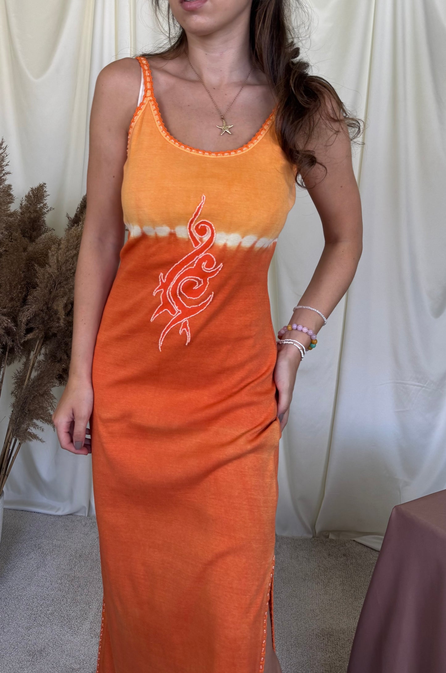 Rochie vintage cu print portocaliu din bumbac, șlițuri laterale și perle aplicate ( mărimea S/M)