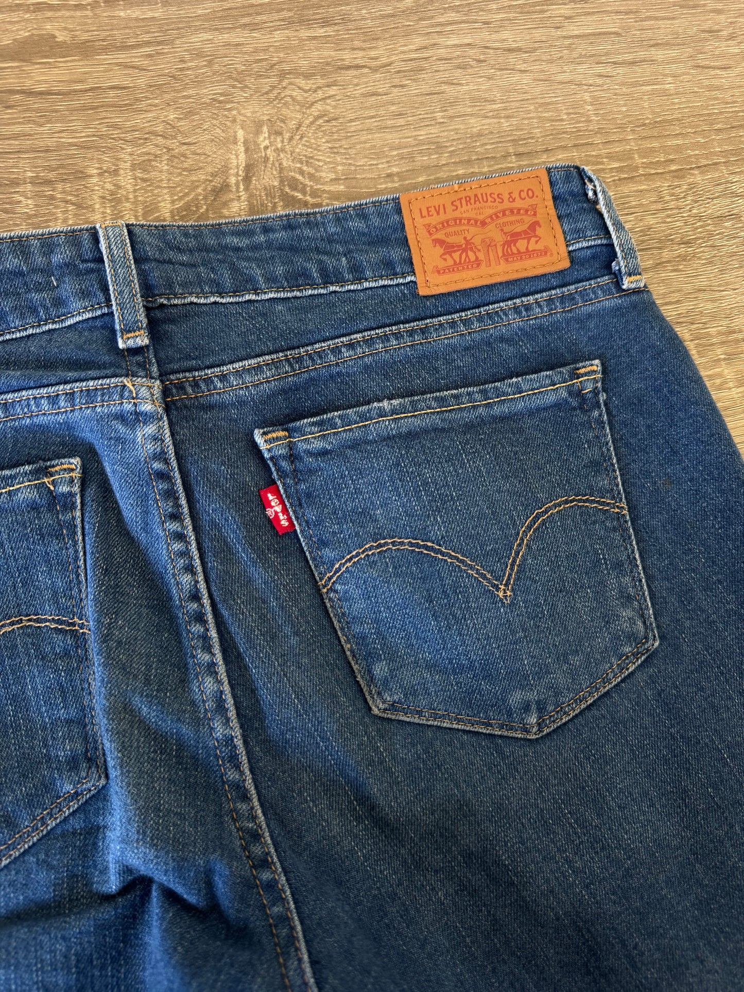 Blug LEVI’s model 711 Skinny ( mărimea 28)