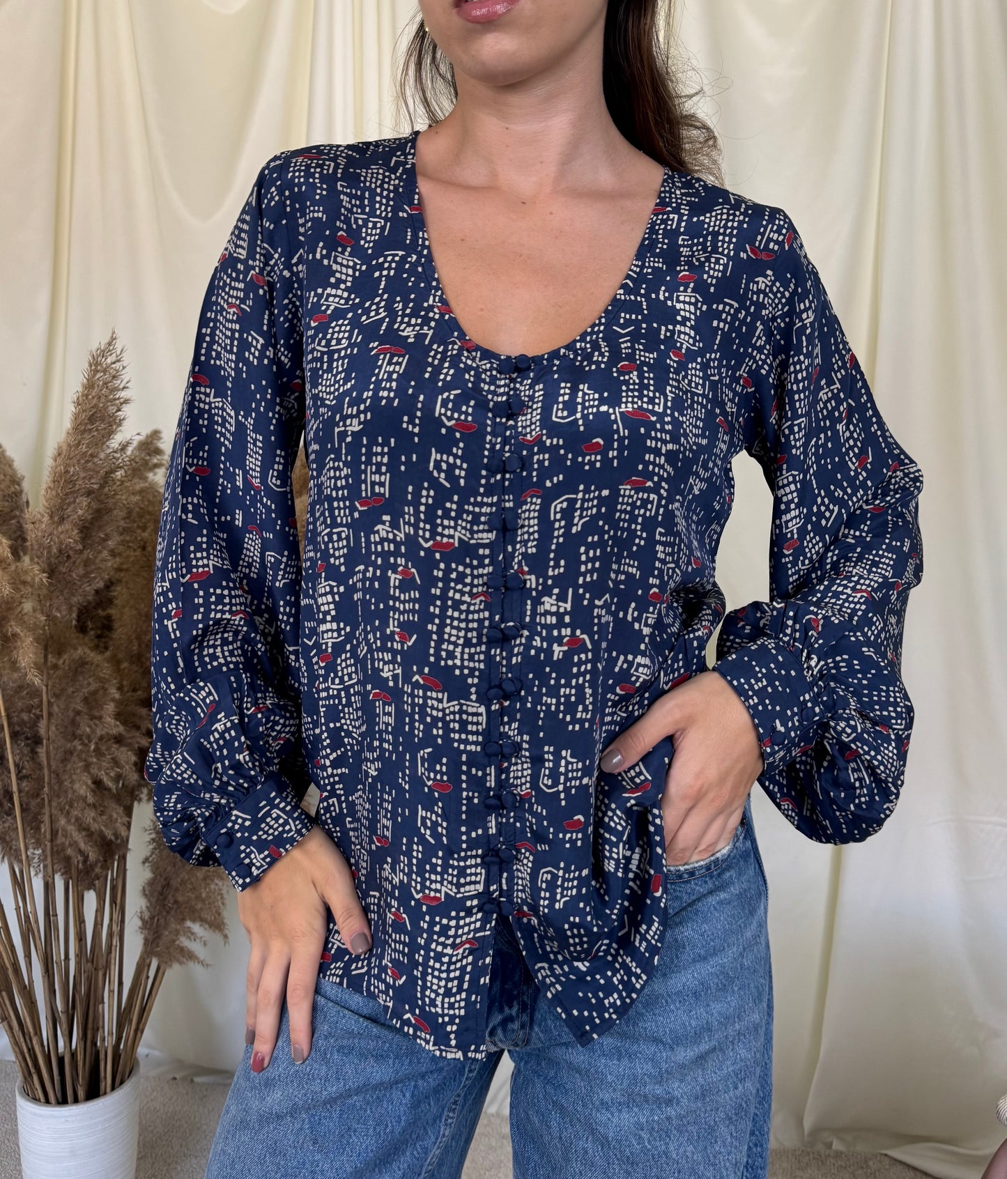 Cămașă vintage din mătase bleu cu print și mâneci ample 
(Mărimea S/M)