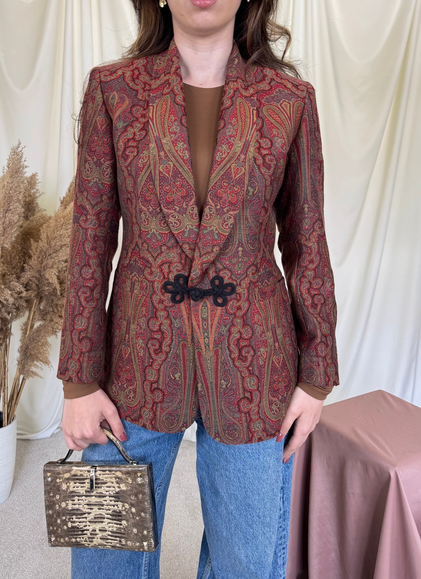 Sacou superb din lana și acetat cu print în stil Etro și umeri marcați 
(Mărimea S)
