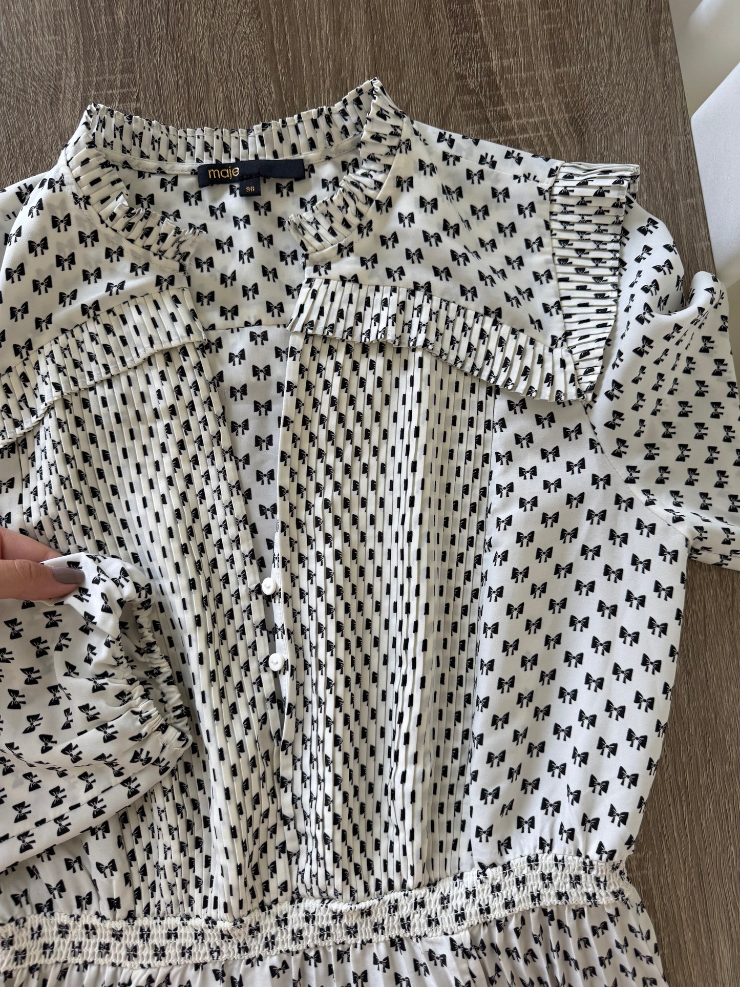 Rochie MAJE cu talie marcata elastică și print alb-negru 
(Mărimea S)