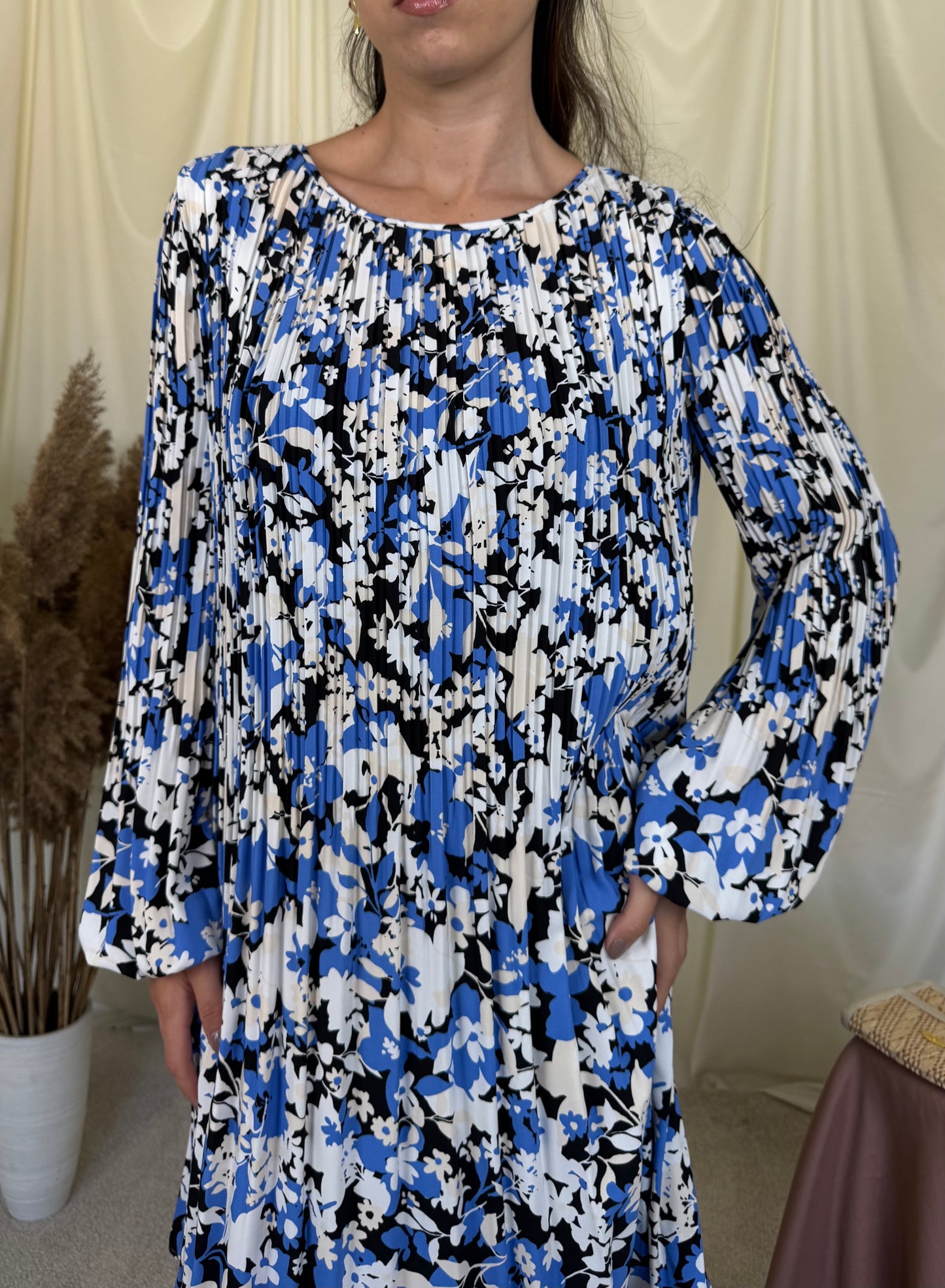 Rochie Hugo Boss cu print floral și mâneci ample (mărimea S/M)