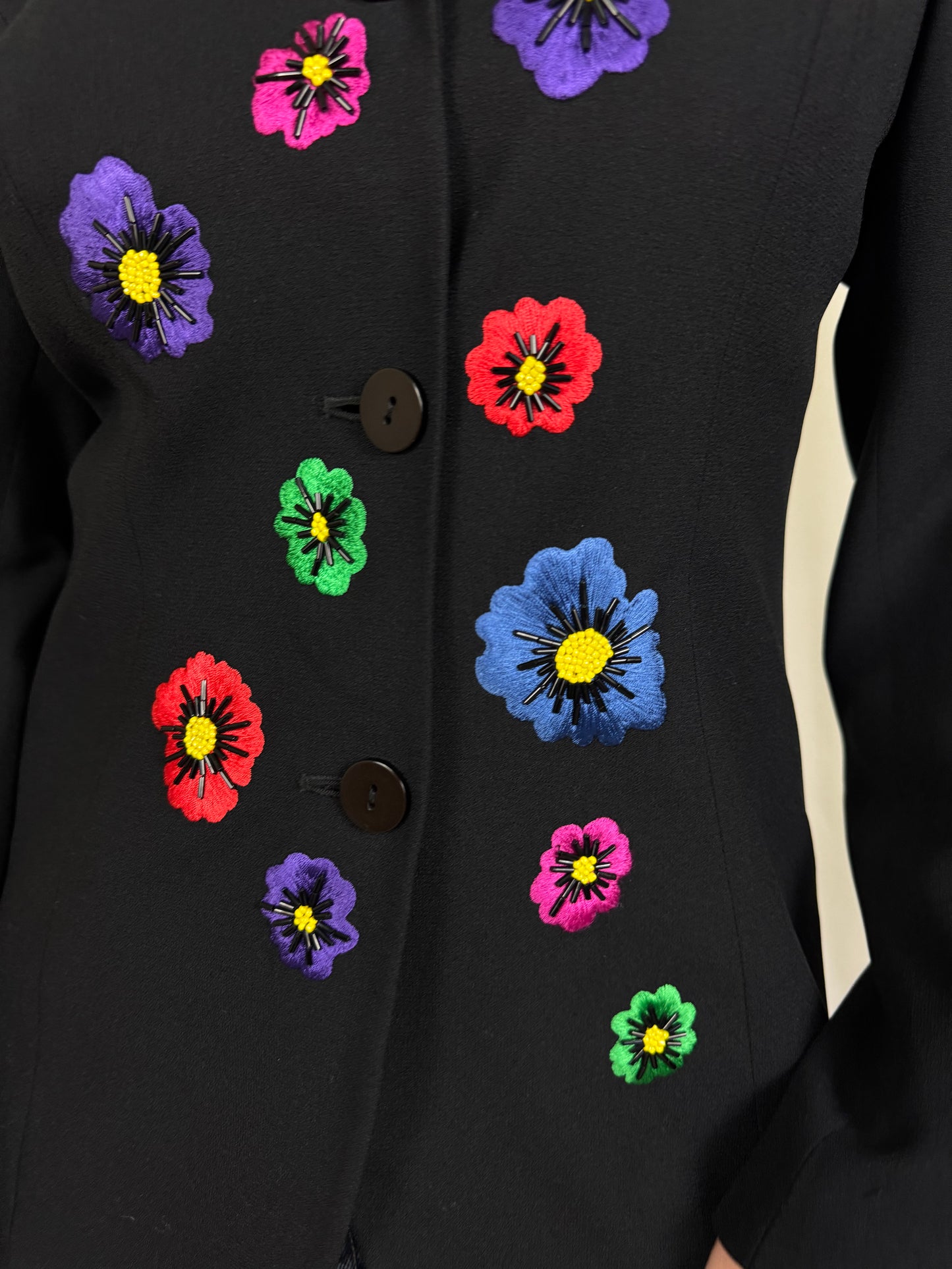 Sacou escada cu flori
brodate, mega cute, mărimea S