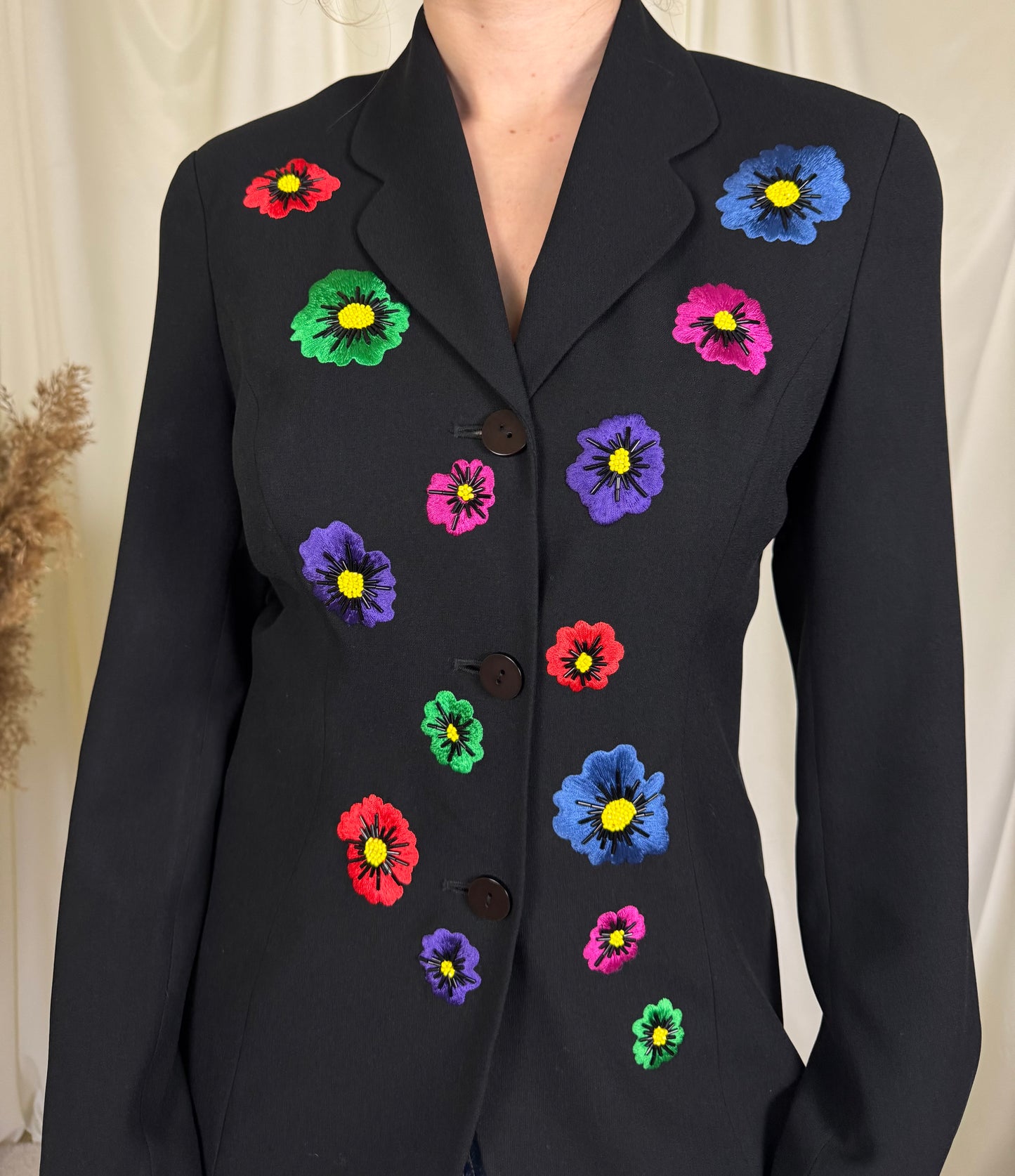 Sacou escada cu flori
brodate, mega cute, mărimea S