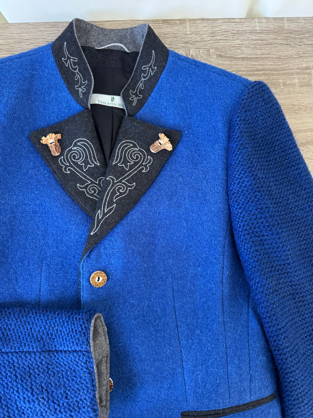 Jacheta vintage din 100% lână cu mâneci tricotate din lana ( mărimea S/M)