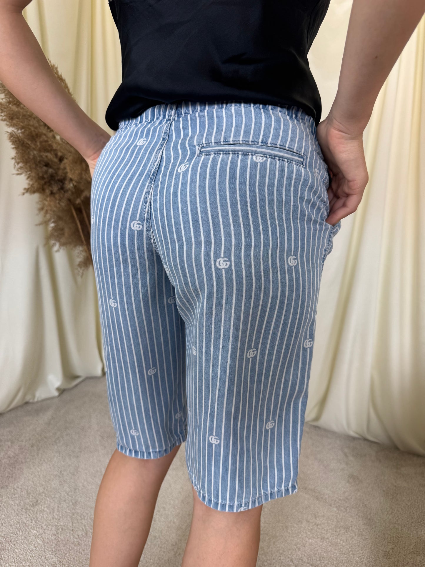 Pantaloni GUCCI din denim subțire de bumbac cu print ( mărimea XS)