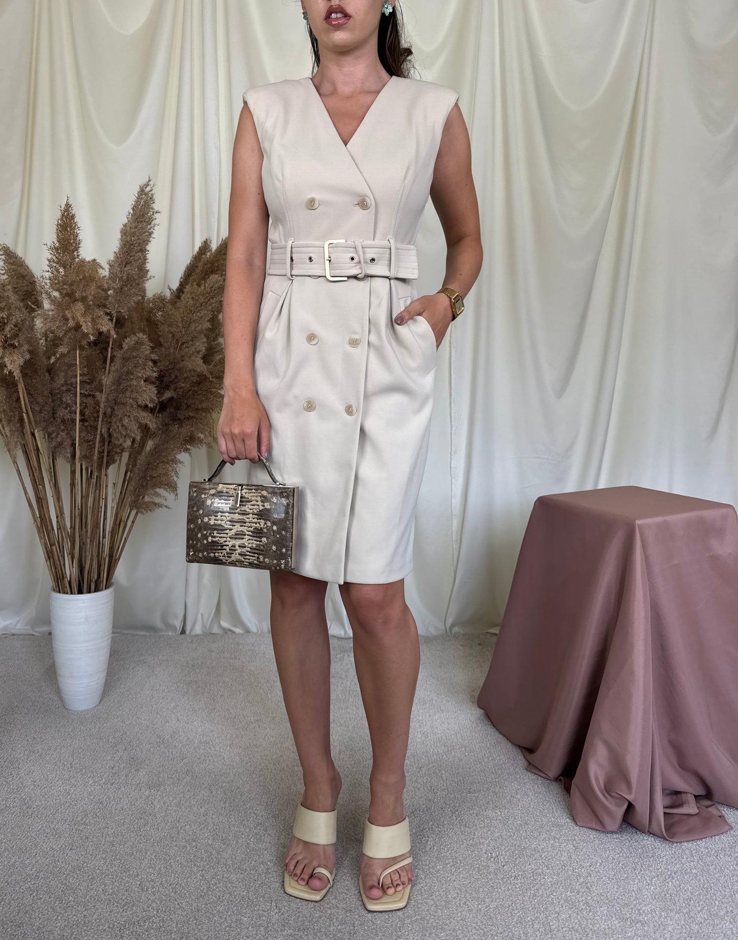 Rochie nouă CALVIN KLEIN cu centura pentru marcarea taliei 
(Mărimea S)